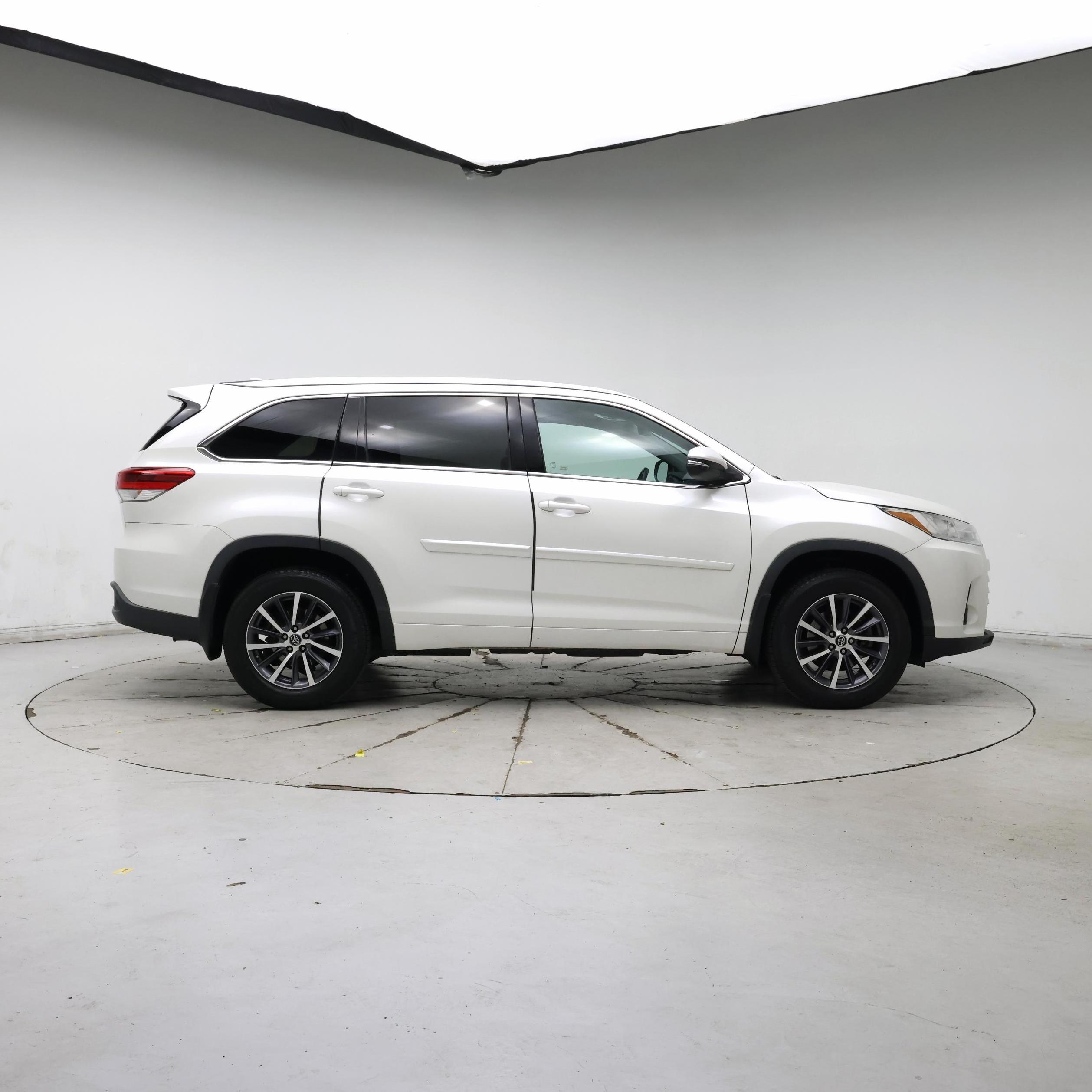 Thumbnail: 2018 Toyota Highlander - 7