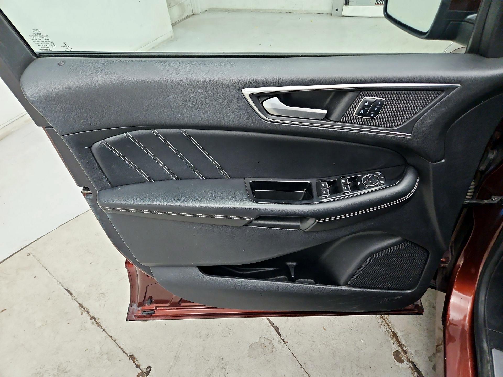 Thumbnail: 2016 Ford Edge - 10