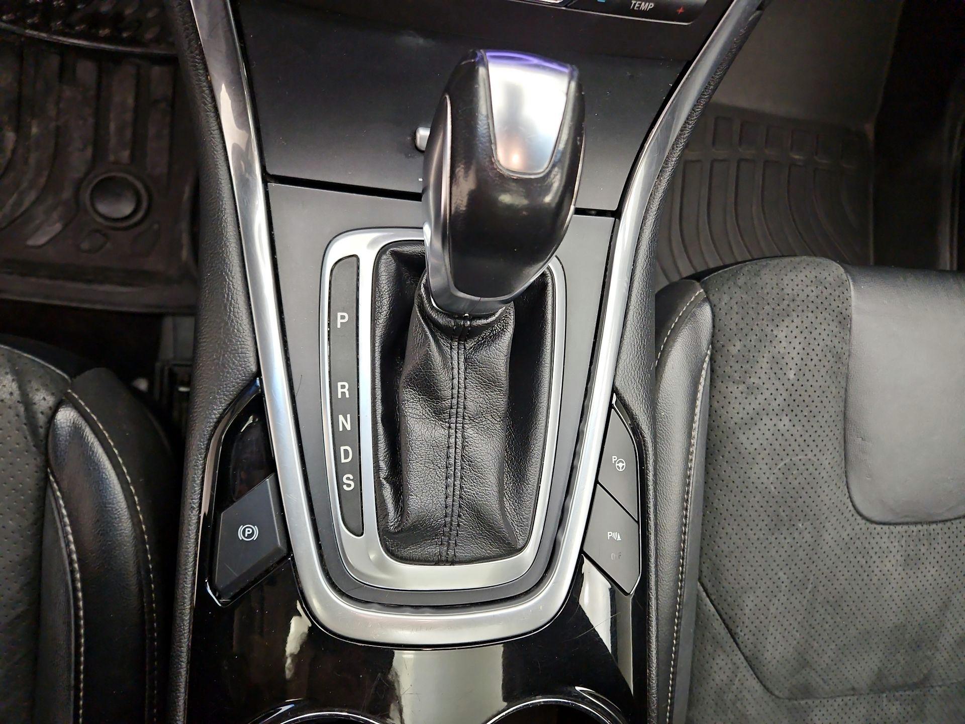 Thumbnail: 2016 Ford Edge - 16