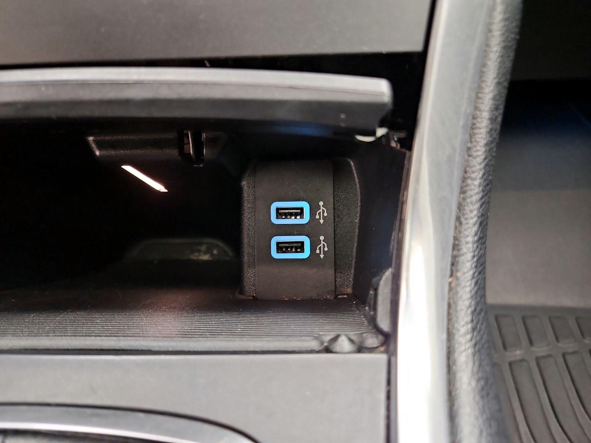 Thumbnail: 2016 Ford Edge - 17