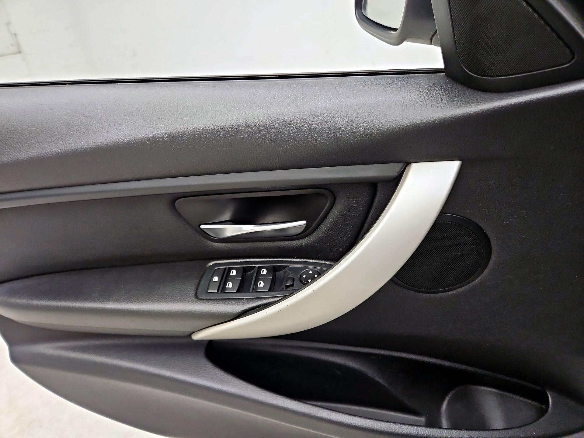Thumbnail: 2015 BMW 3 Series - 12