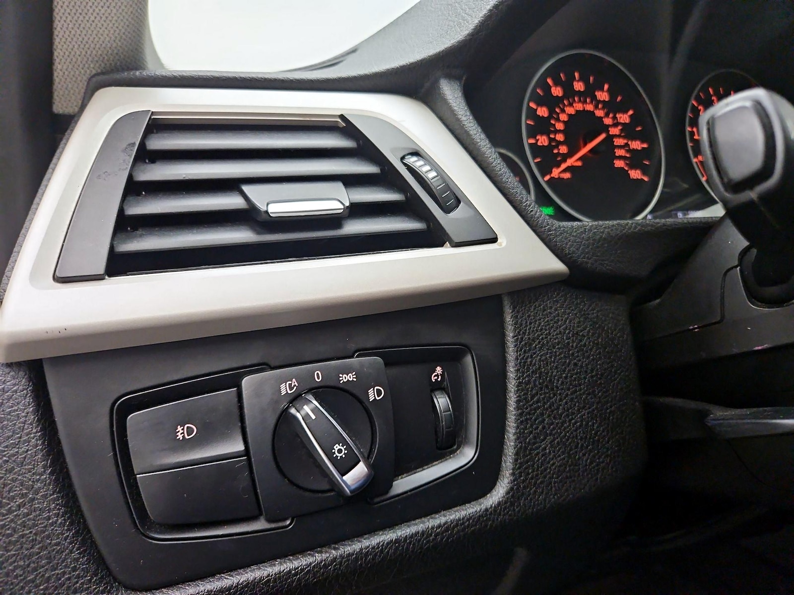 2015 BMW 3 Series 320i - Photo 14