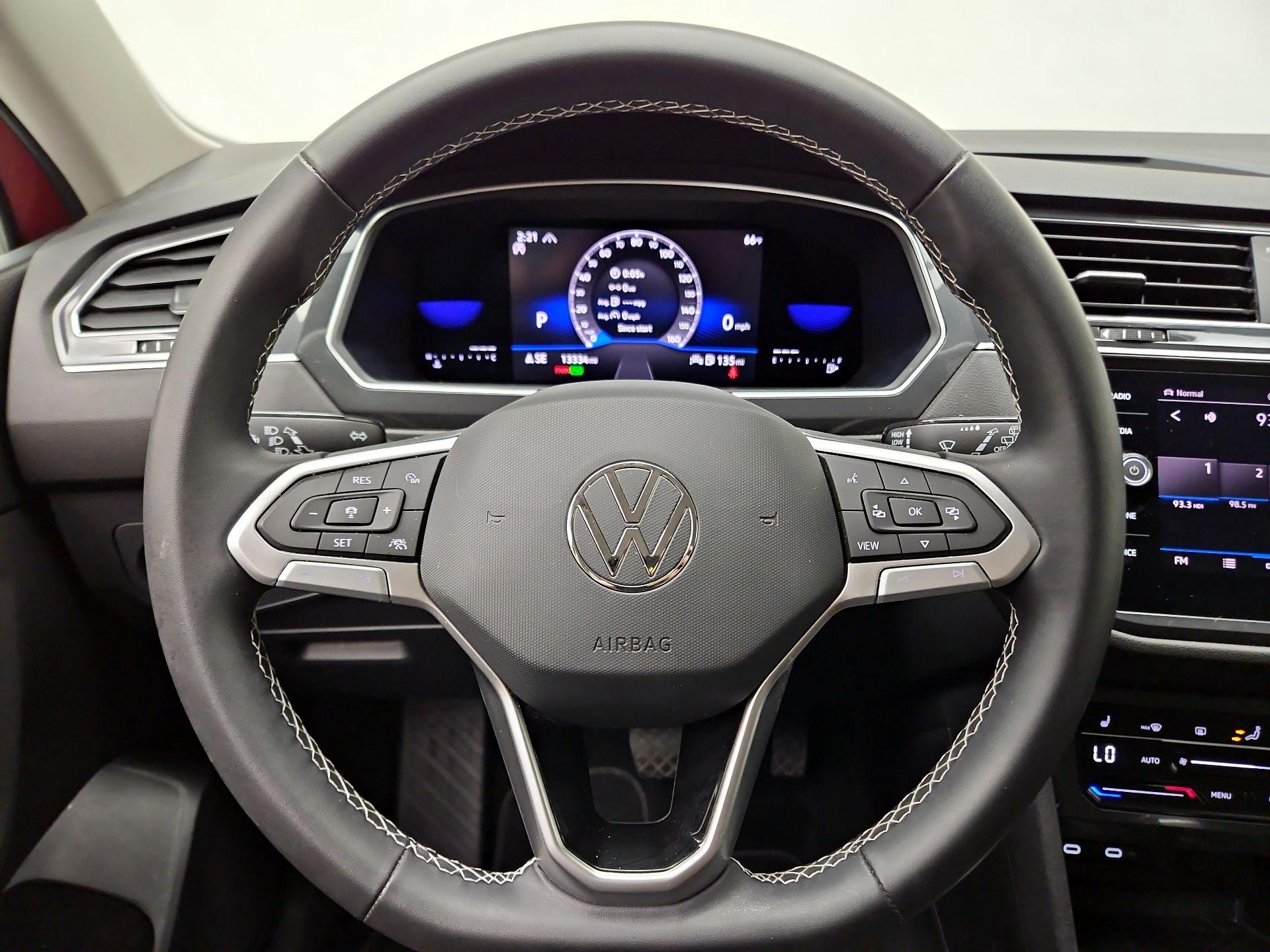 Thumbnail: 2023 Volkswagen Tiguan - 10