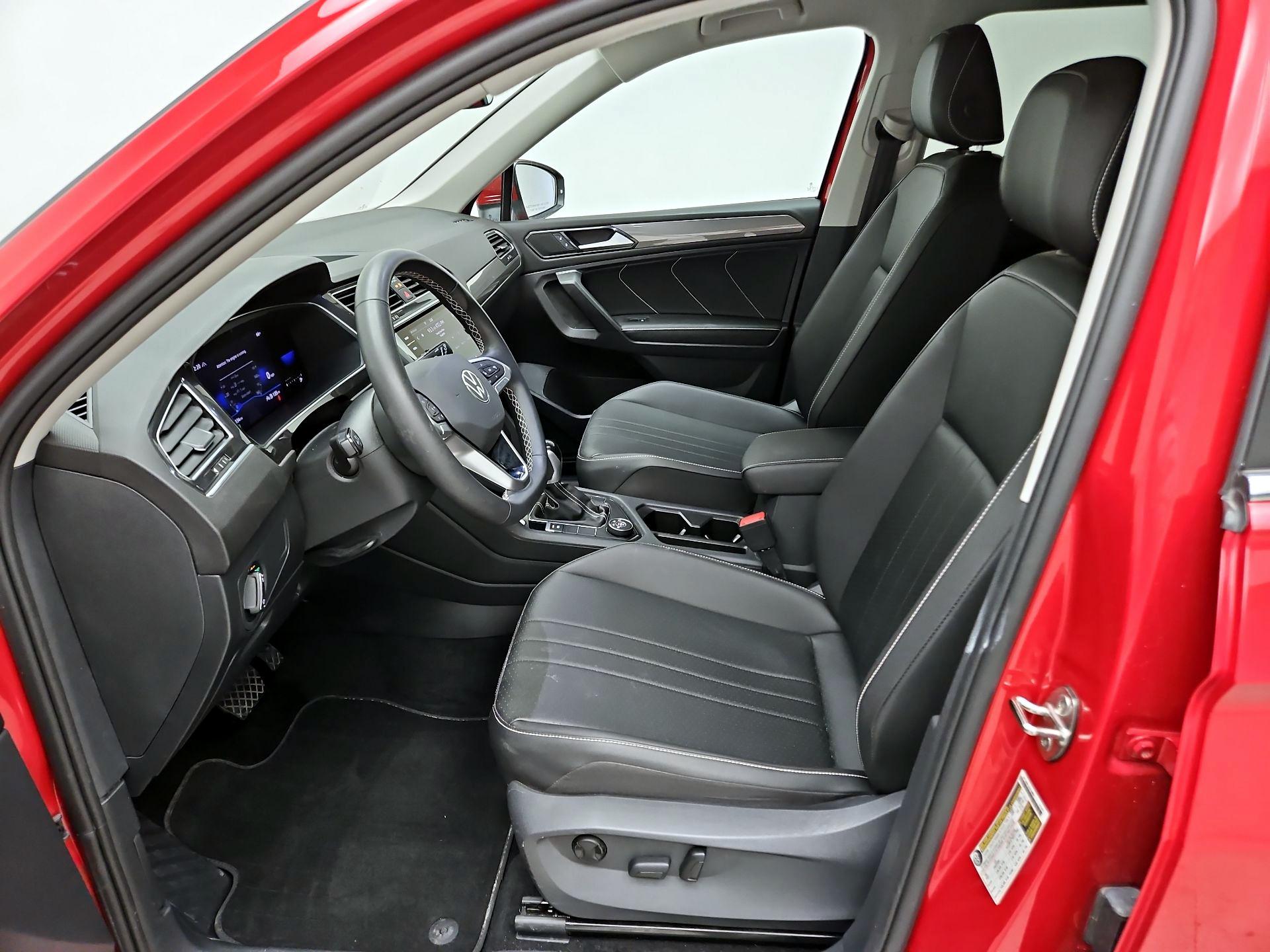 Thumbnail: 2023 Volkswagen Tiguan - 11