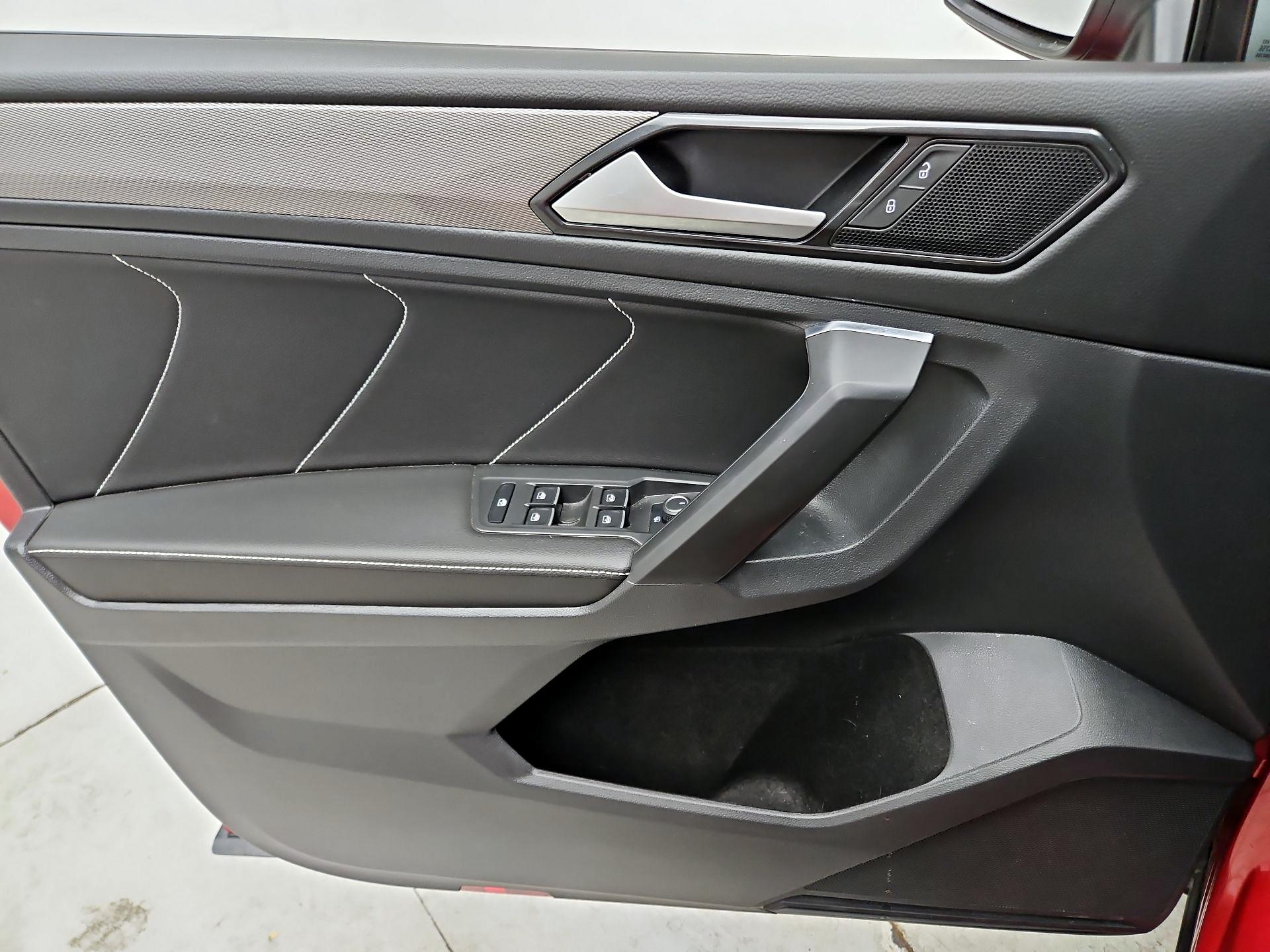 Thumbnail: 2023 Volkswagen Tiguan - 12