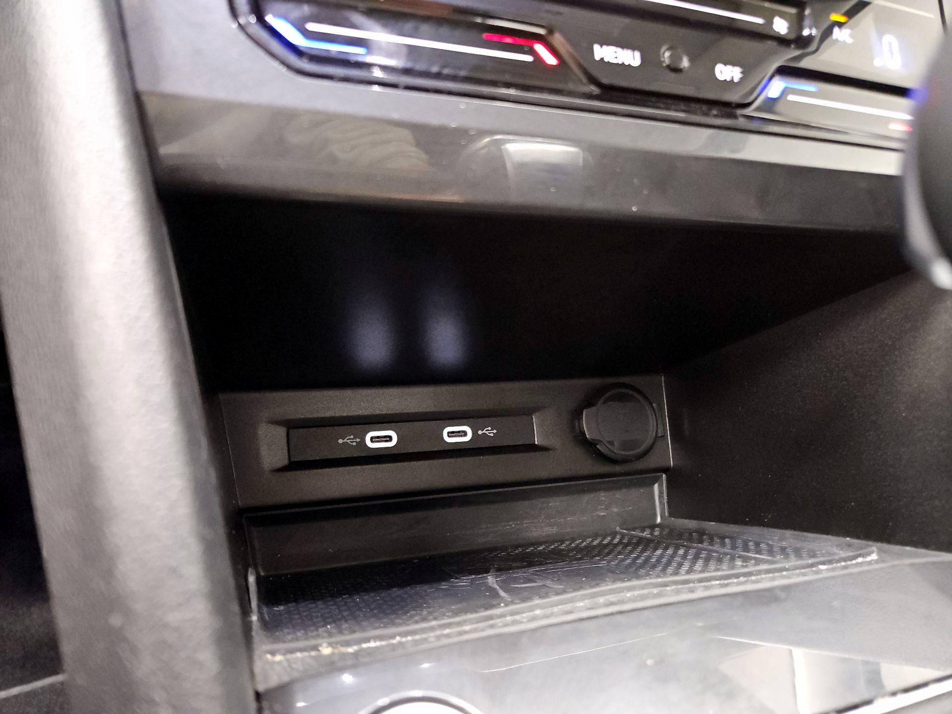 Thumbnail: 2023 Volkswagen Tiguan - 18