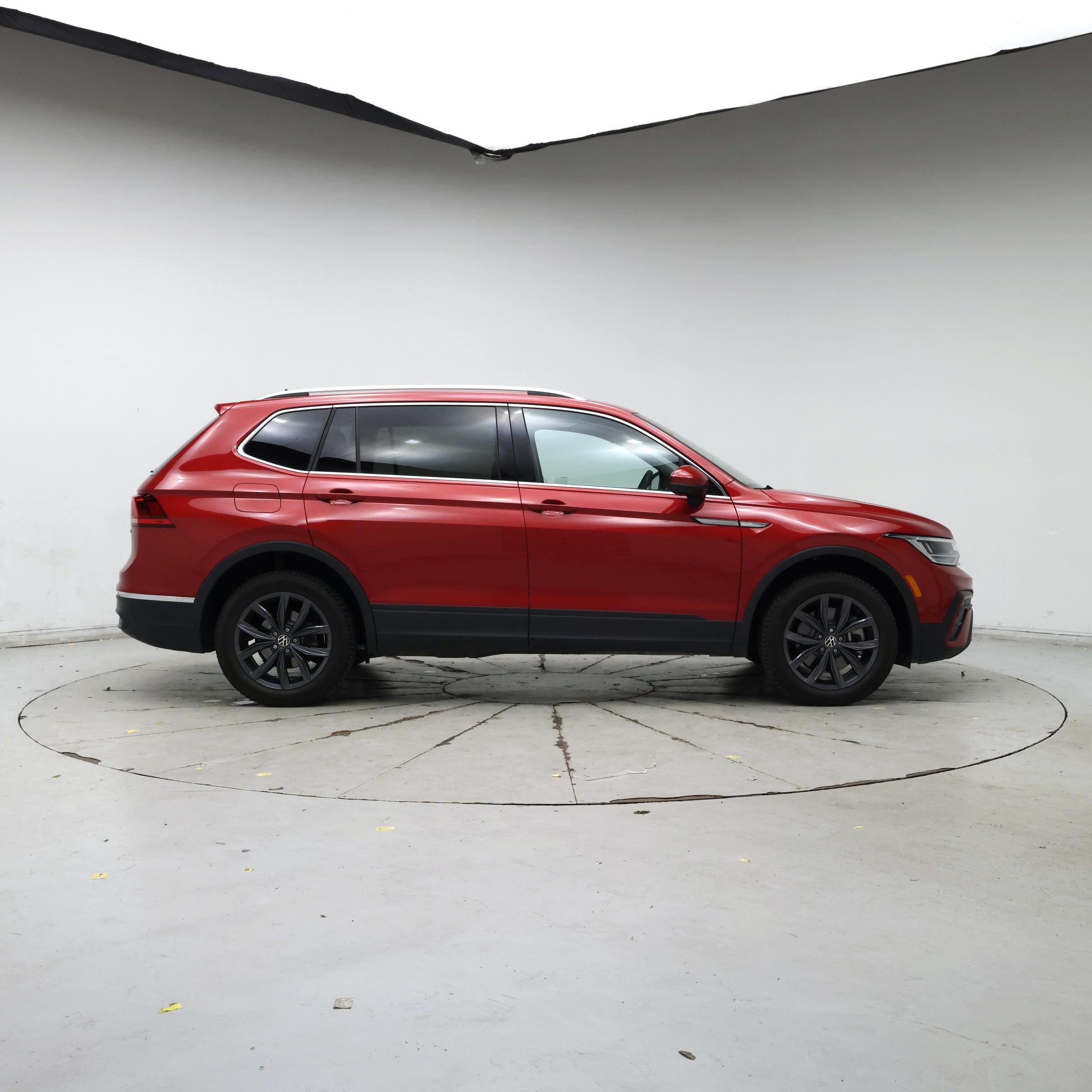 Thumbnail: 2023 Volkswagen Tiguan - 7