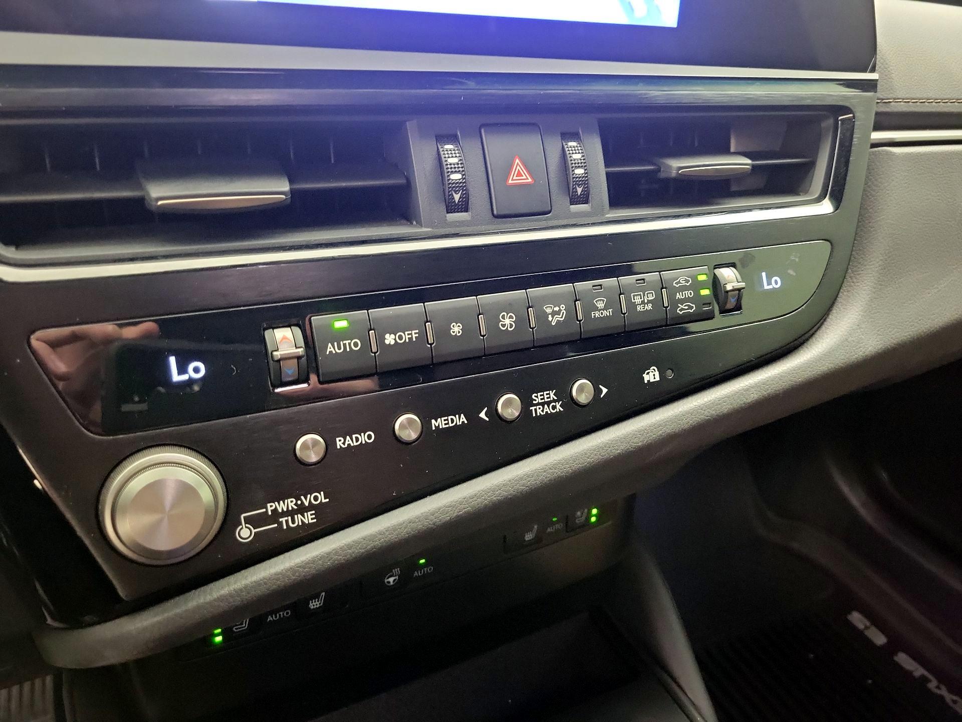 Thumbnail: 2024 Lexus ES - 16