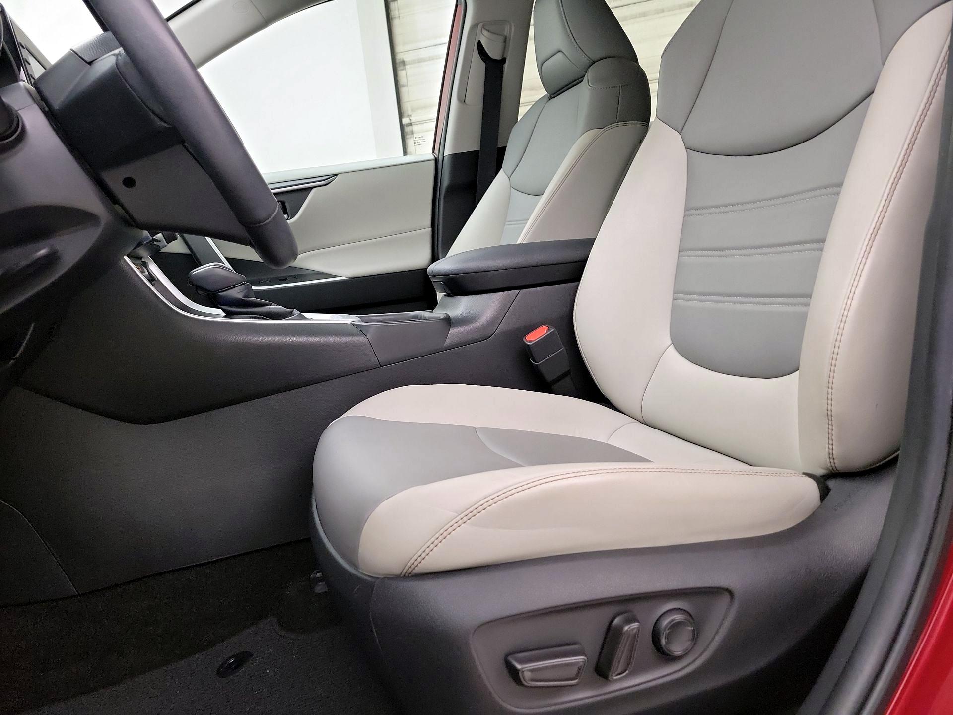 Thumbnail: 2021 Toyota RAV4 - 11