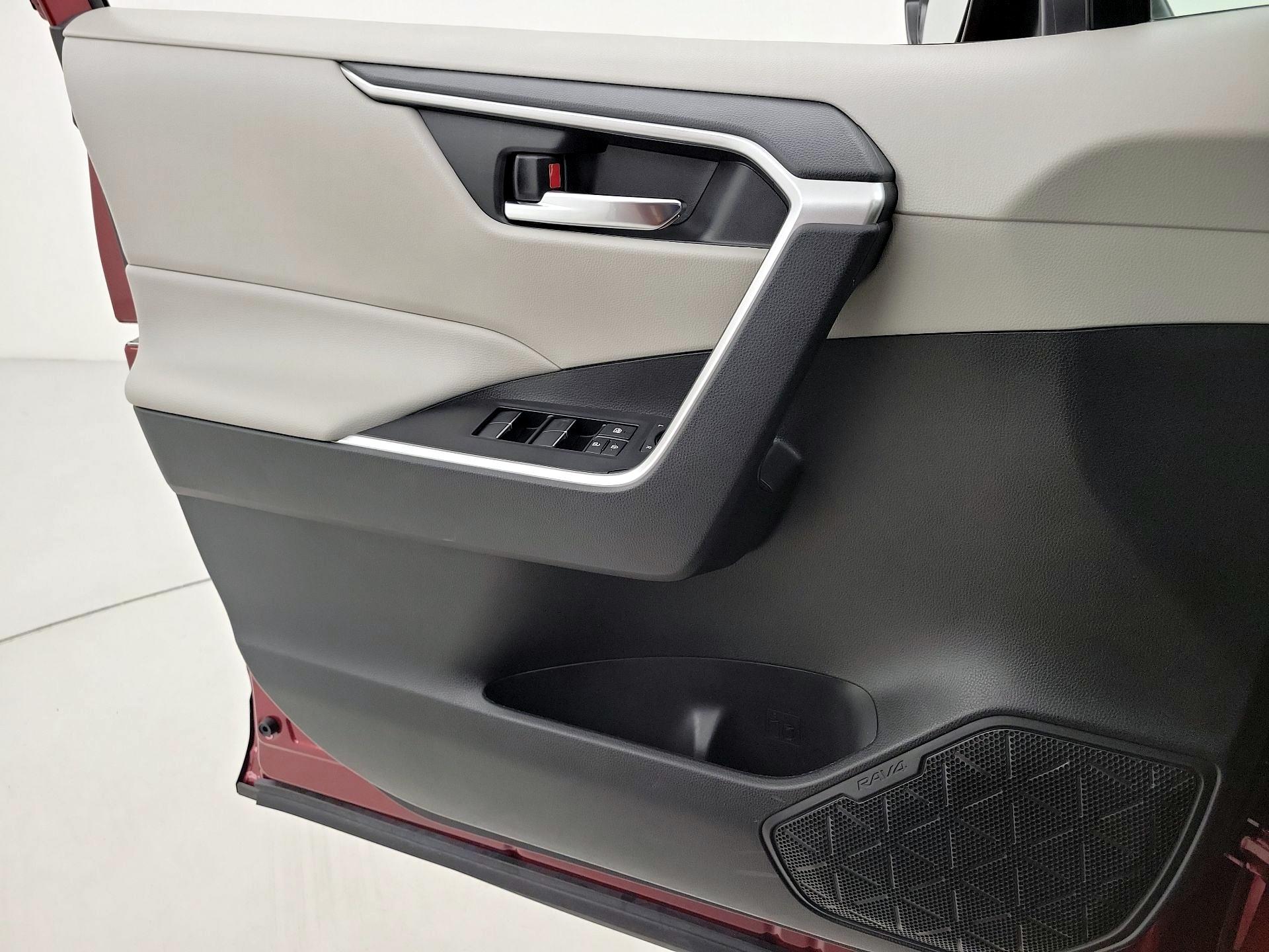 Thumbnail: 2021 Toyota RAV4 - 12