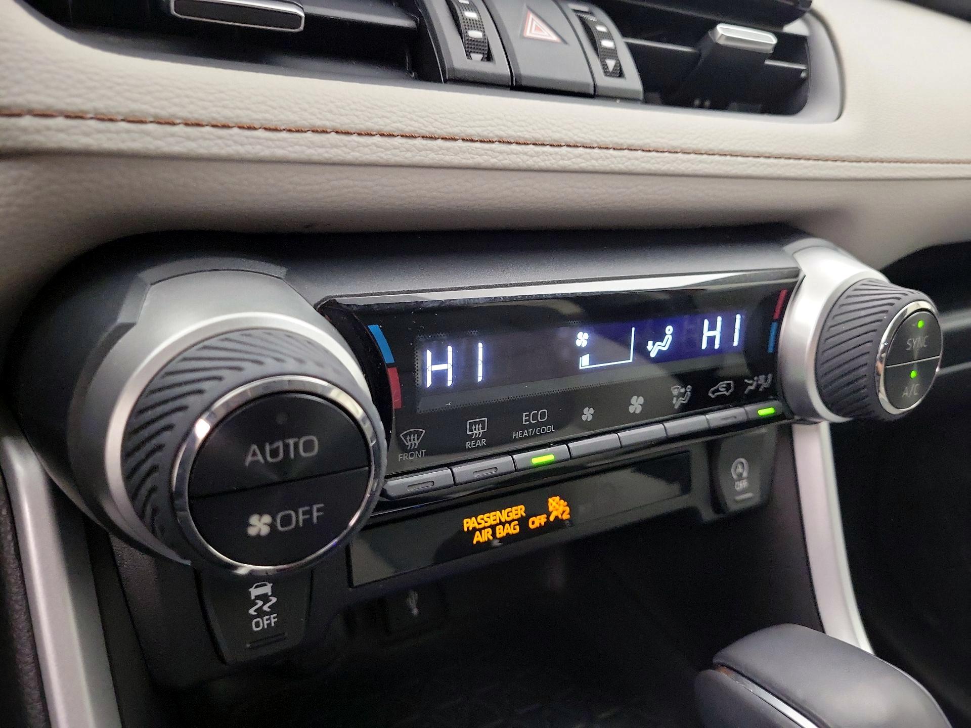 Thumbnail: 2021 Toyota RAV4 - 16