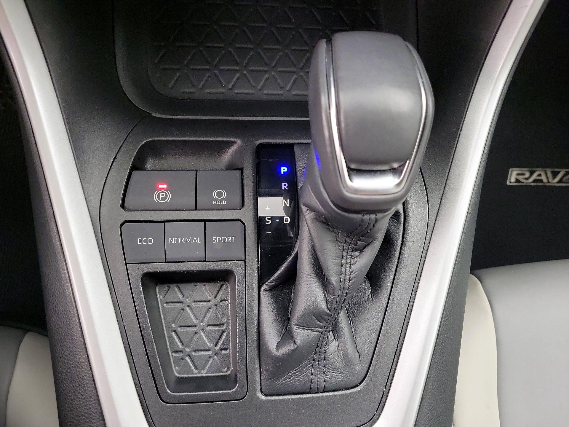 Thumbnail: 2021 Toyota RAV4 - 17