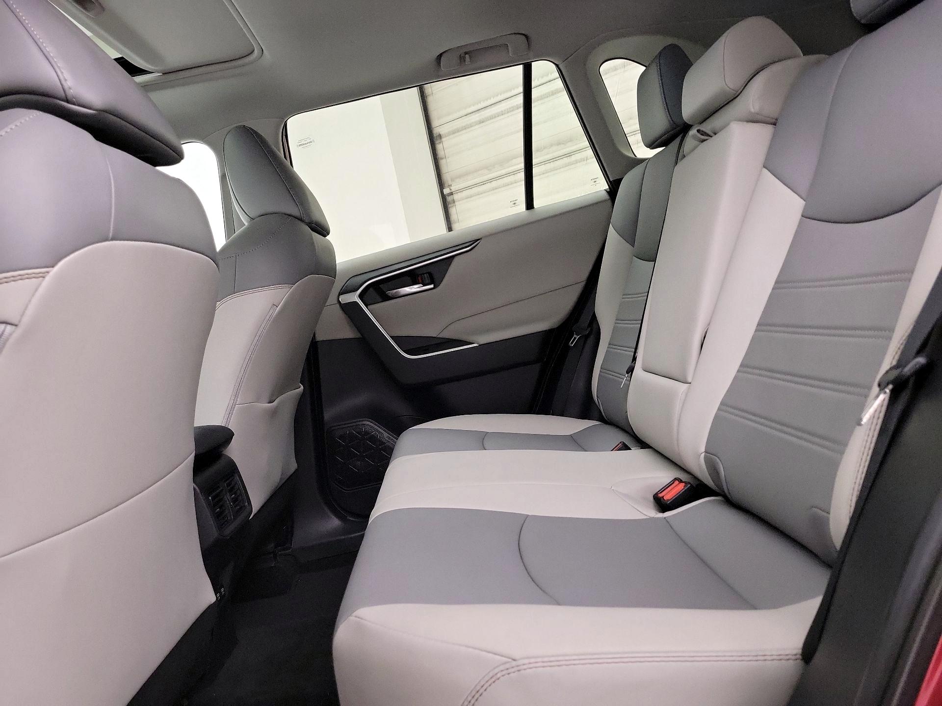 Thumbnail: 2021 Toyota RAV4 - 20