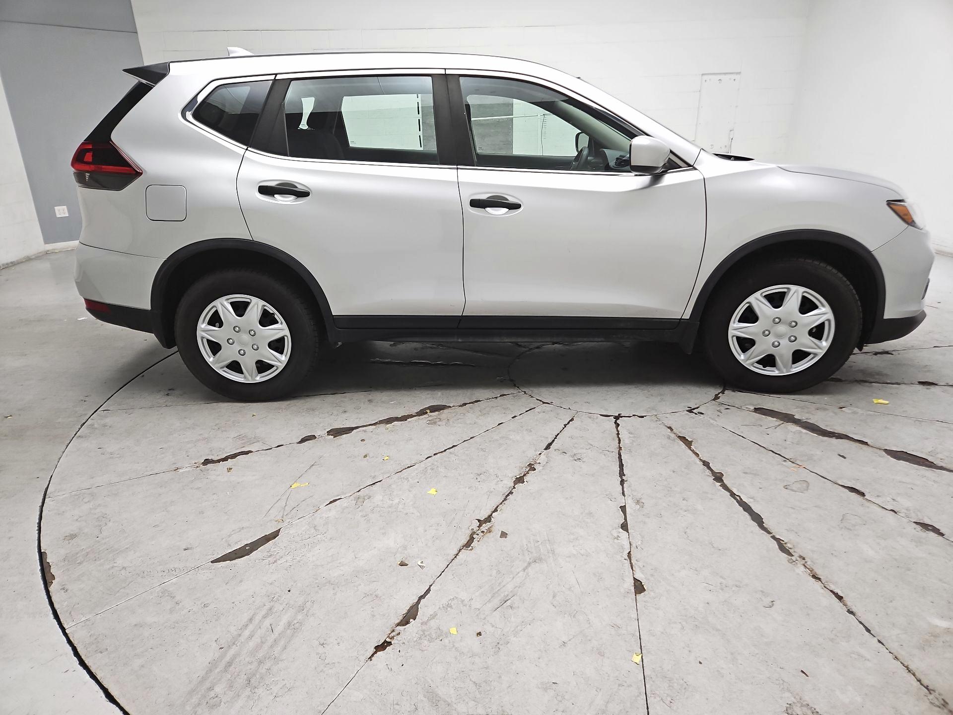 Thumbnail: 2018 Nissan Rogue - 4