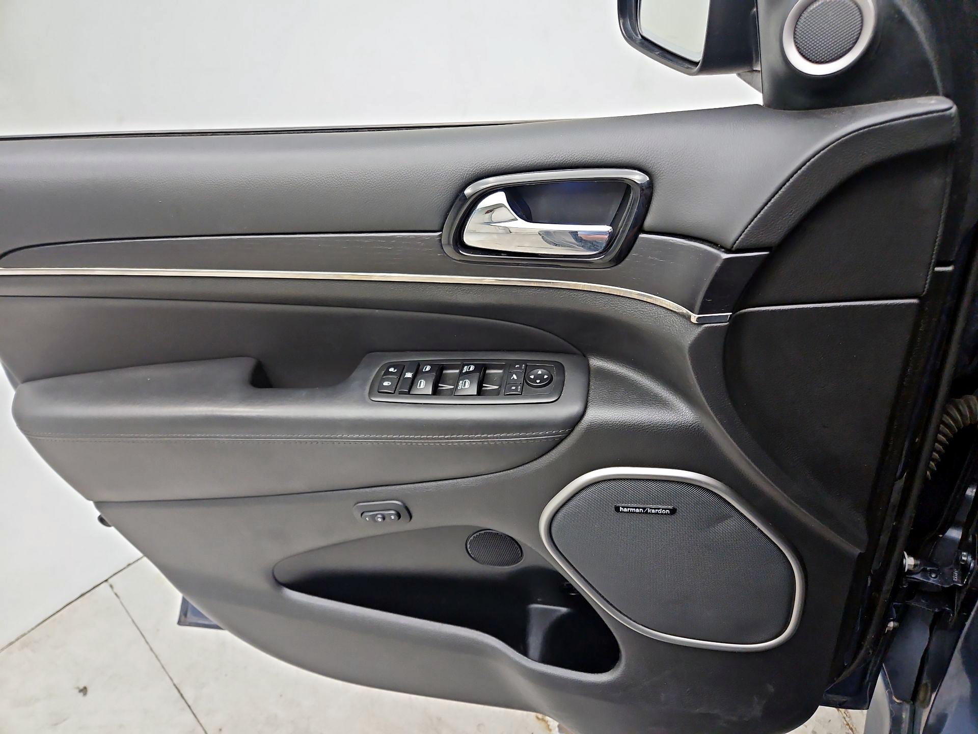 Thumbnail: 2019 Jeep Grand Cherokee - 12