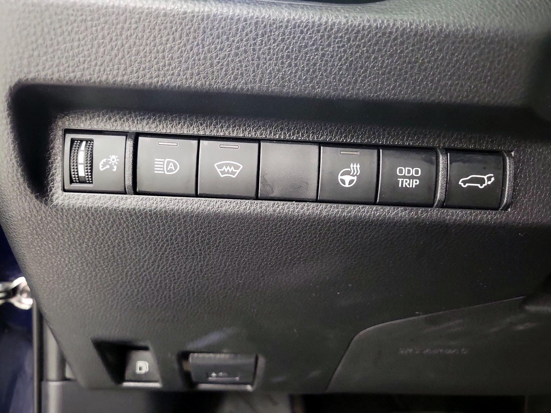 Thumbnail: 2023 Toyota RAV4 - 13