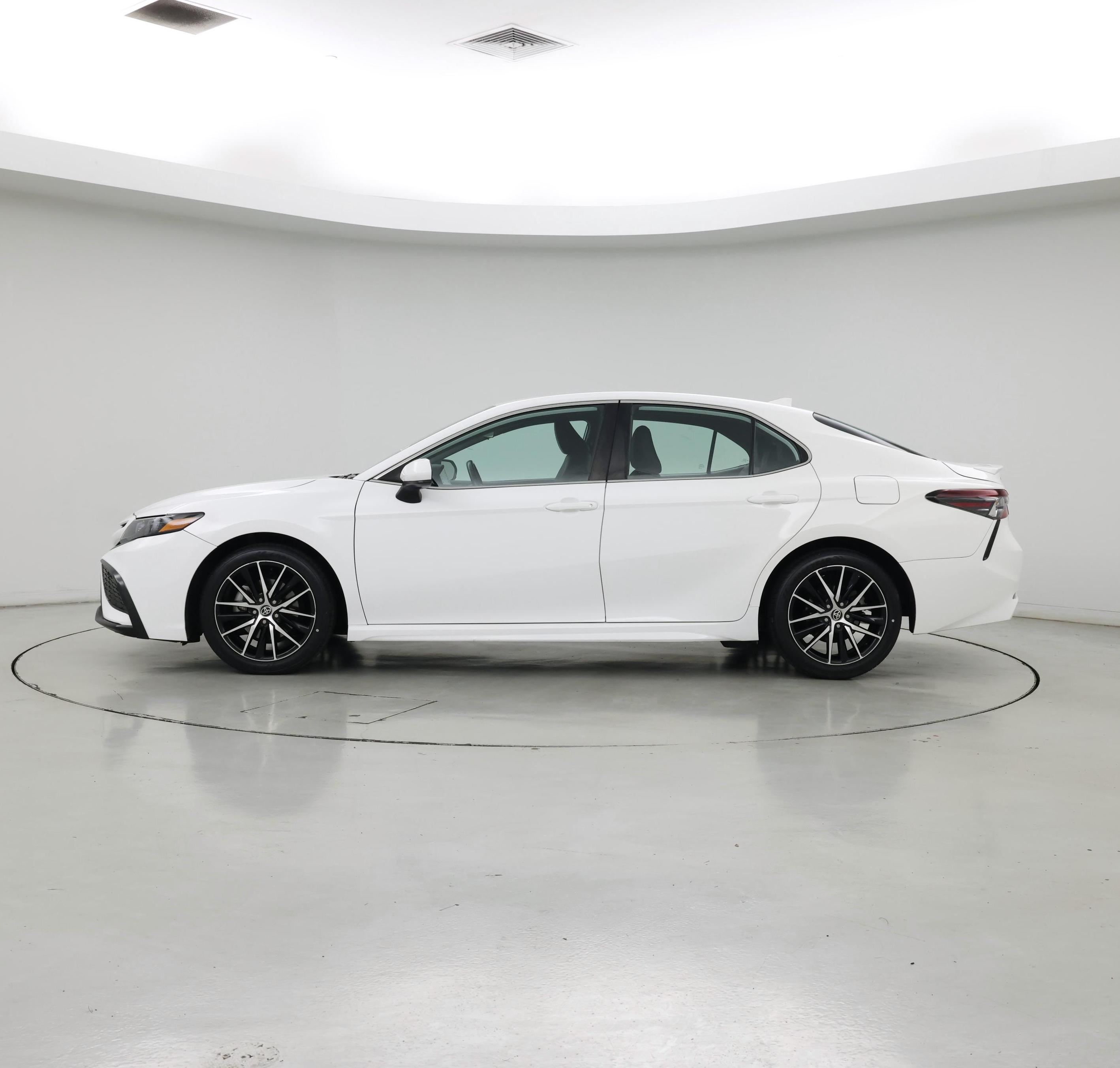 Thumbnail: 2021 Toyota Camry - 3