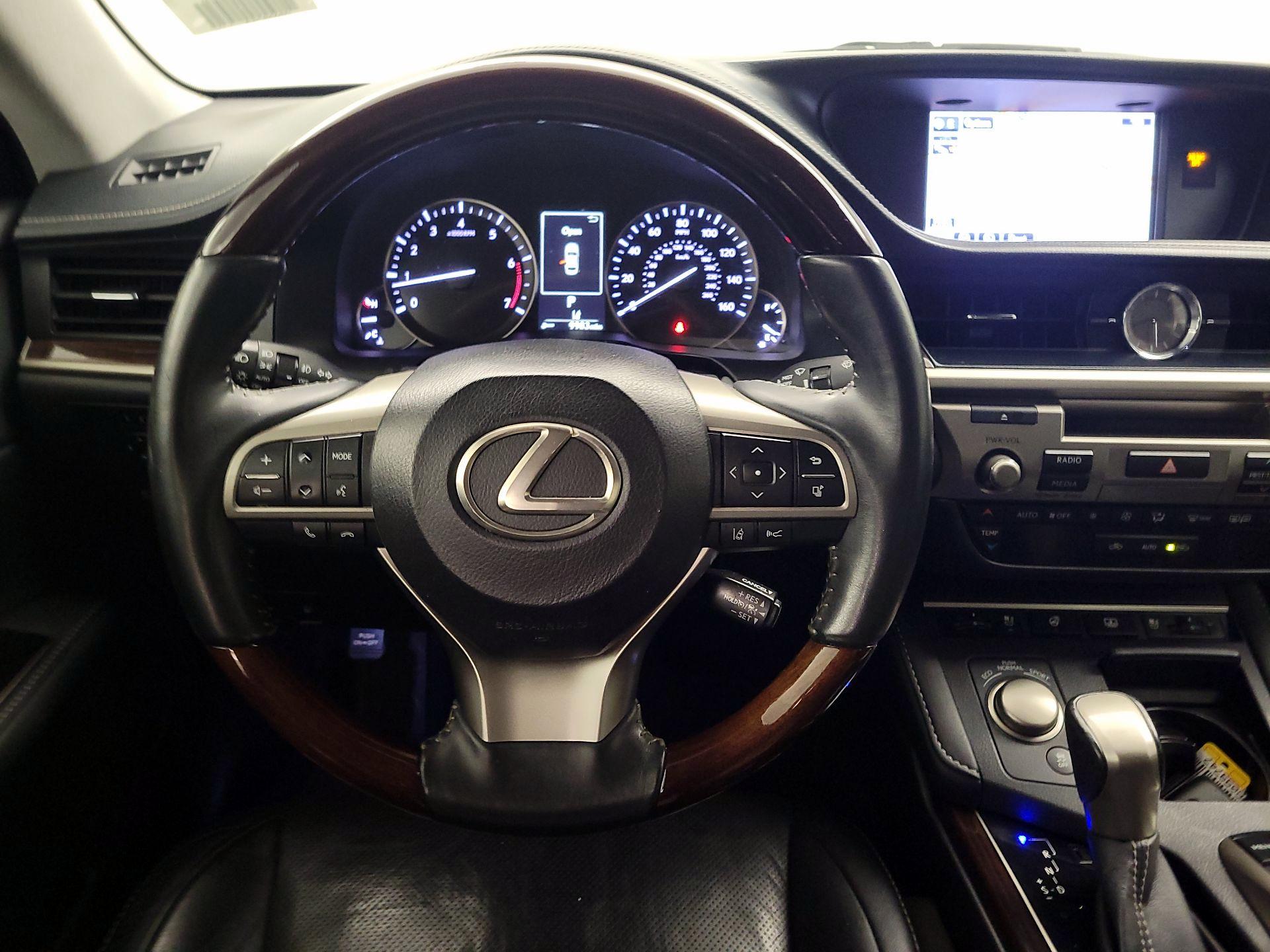 Thumbnail: 2016 Lexus ES - 10