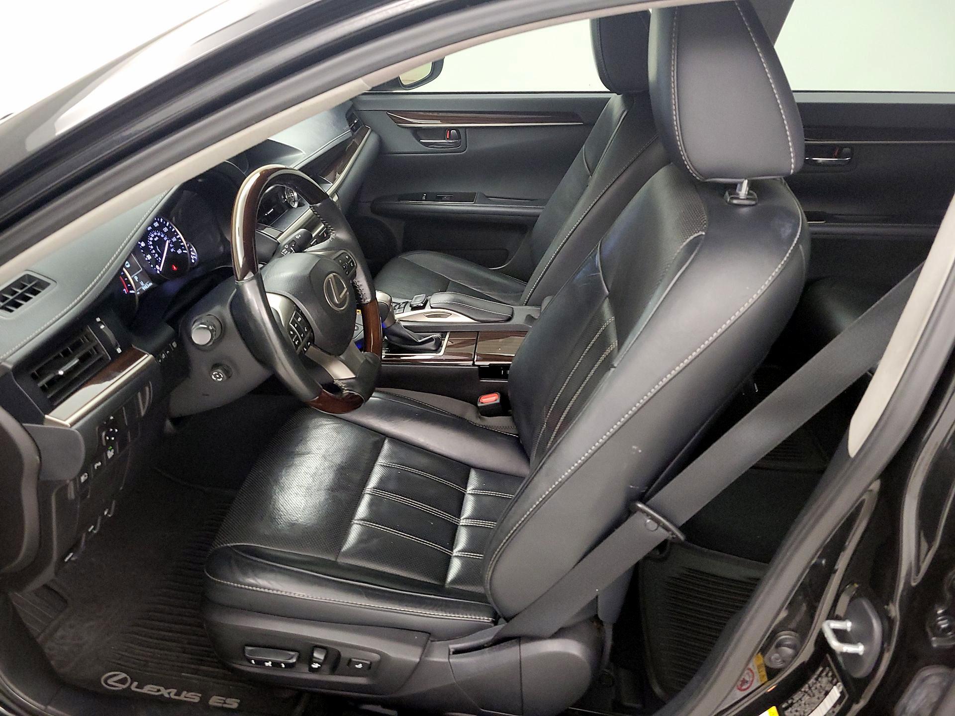 Thumbnail: 2016 Lexus ES - 11