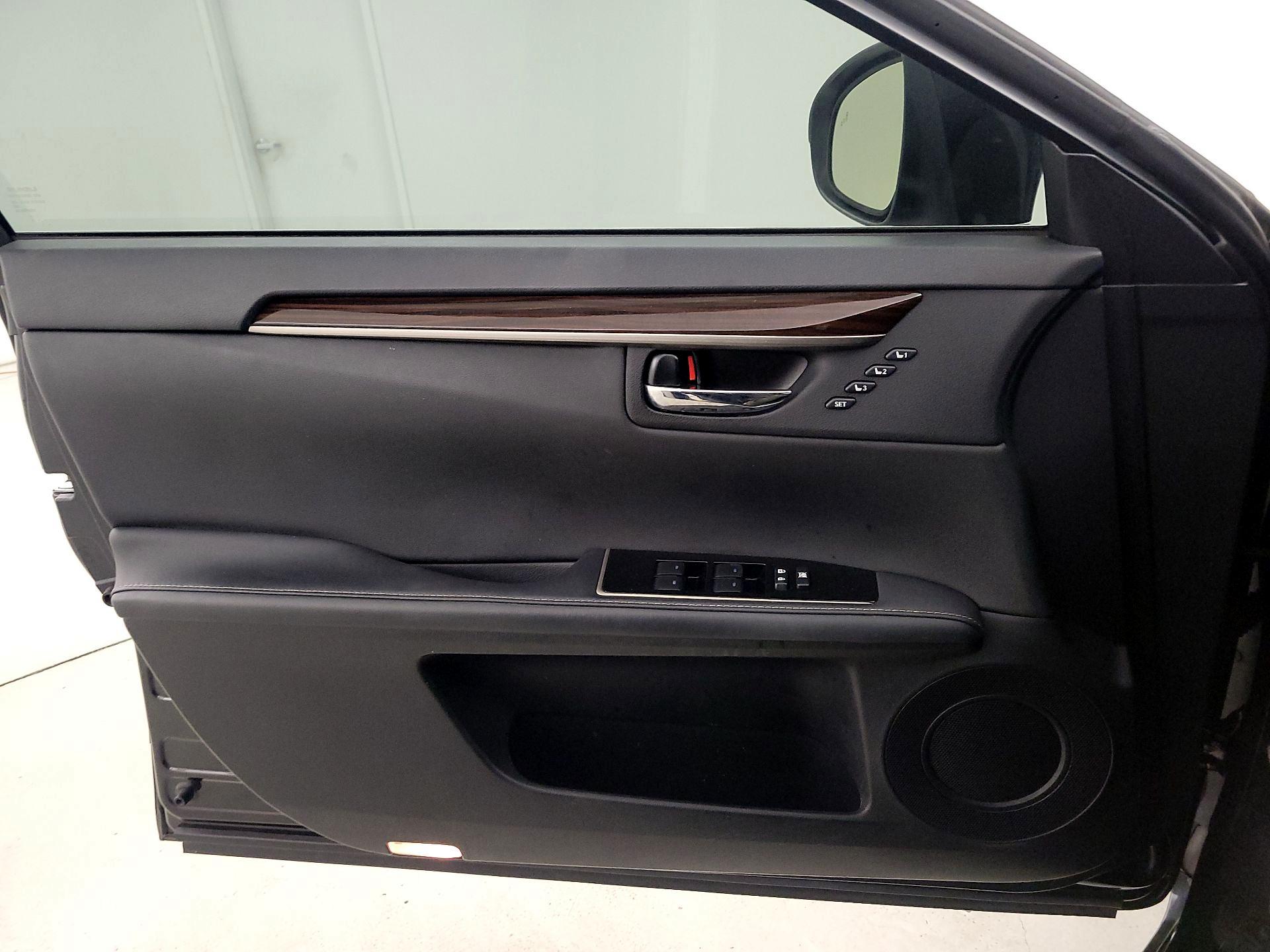 Thumbnail: 2016 Lexus ES - 12