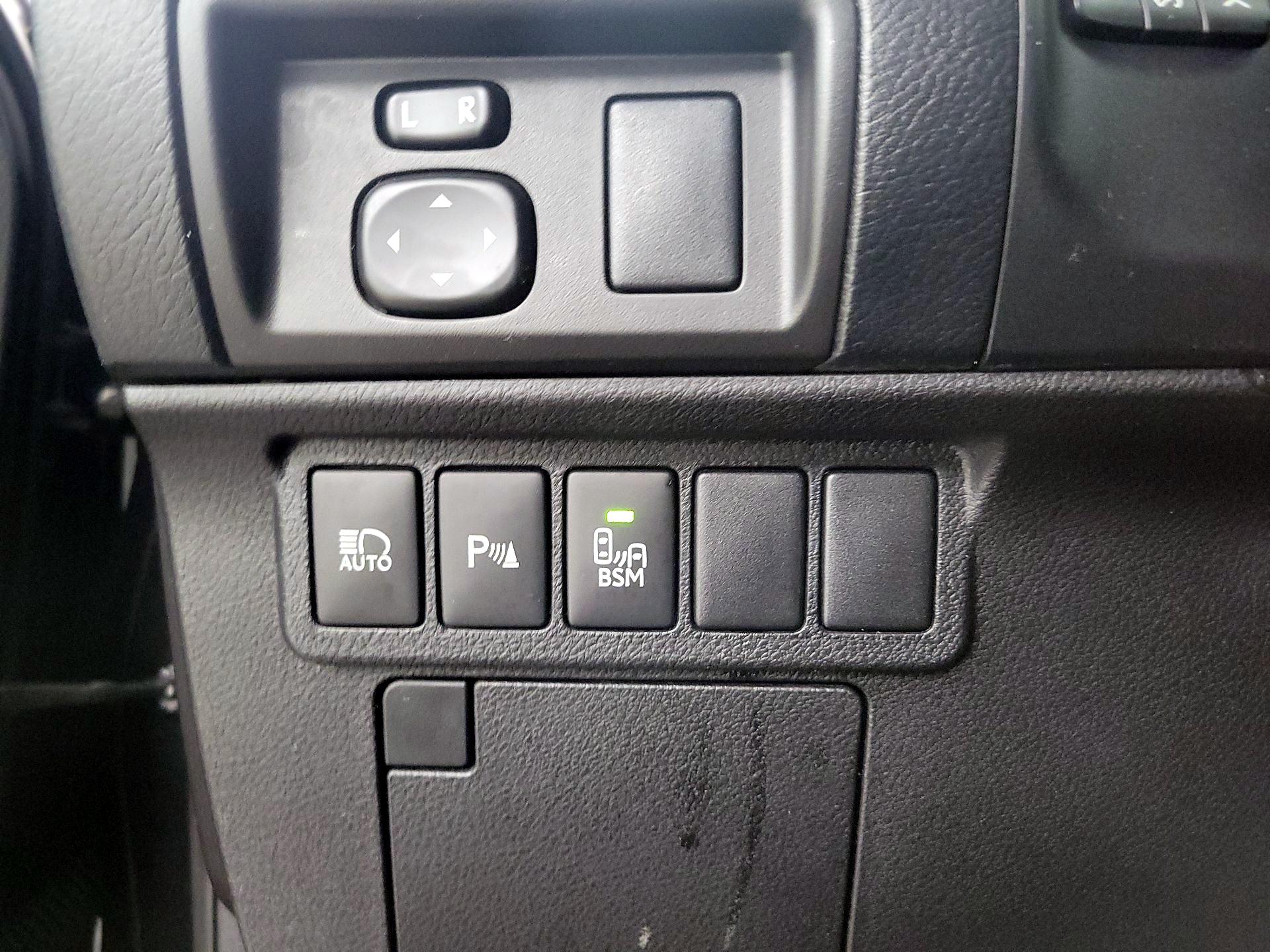 Thumbnail: 2016 Lexus ES - 13