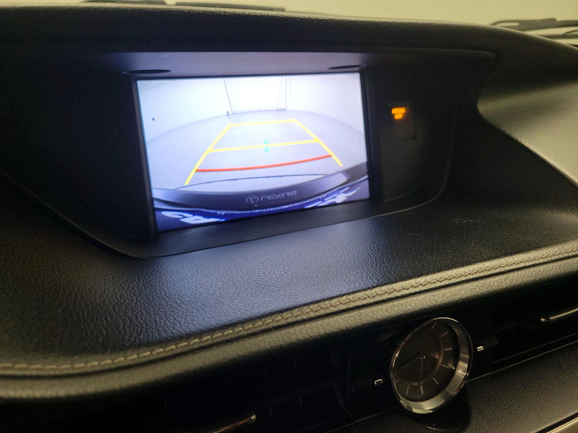 Thumbnail: 2016 Lexus ES - 15