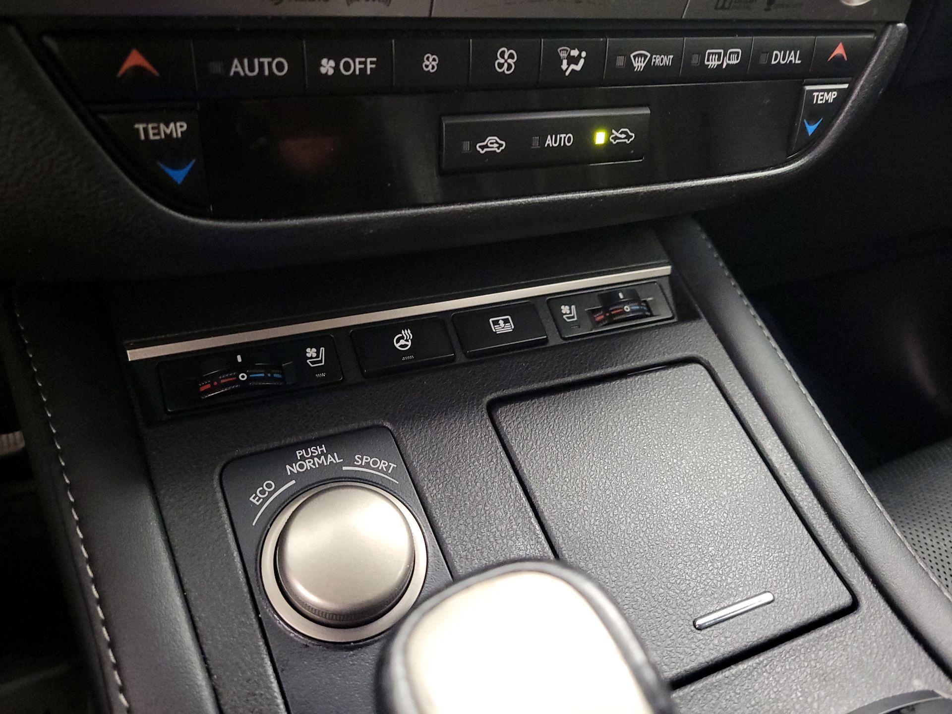 Thumbnail: 2016 Lexus ES - 17