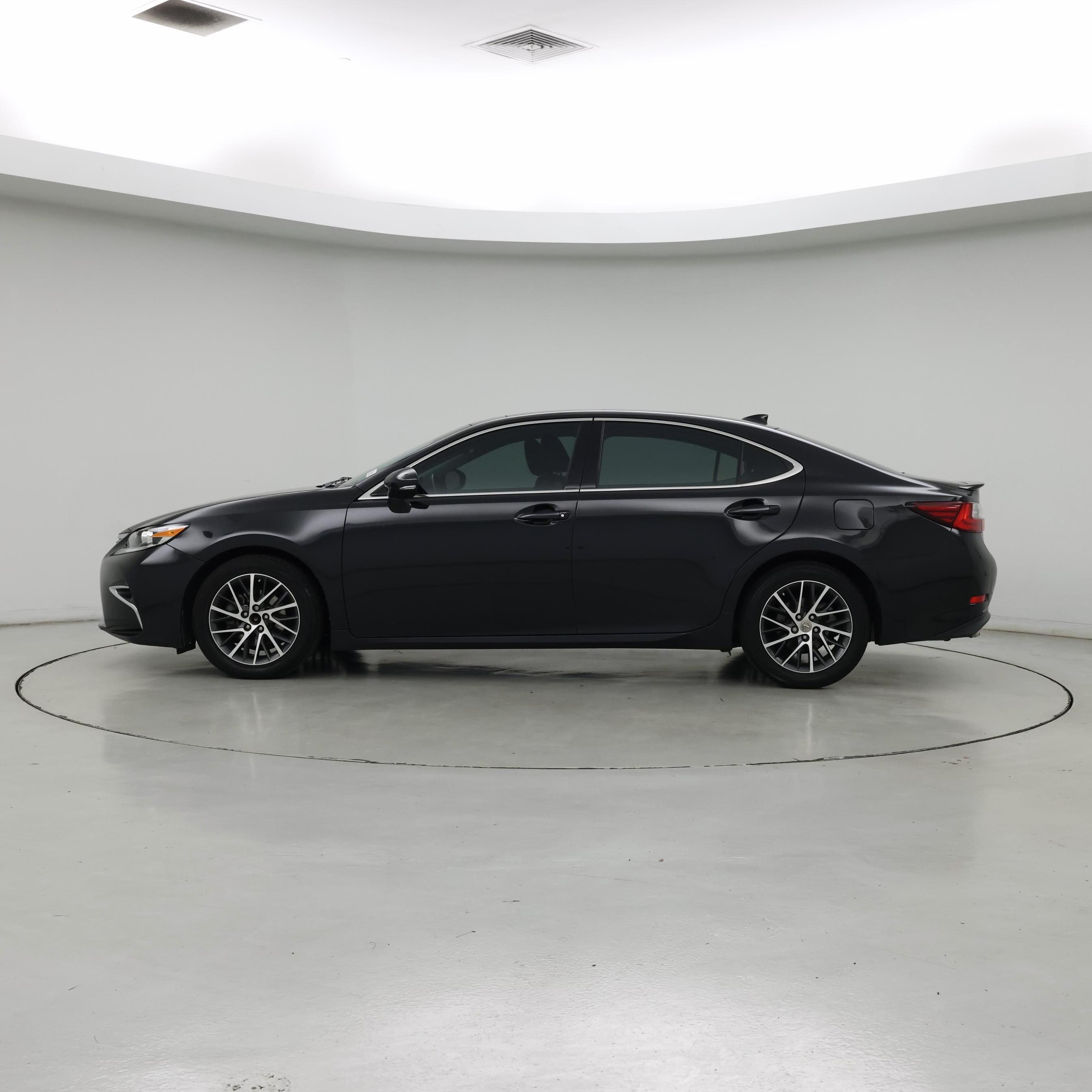 Thumbnail: 2016 Lexus ES - 3