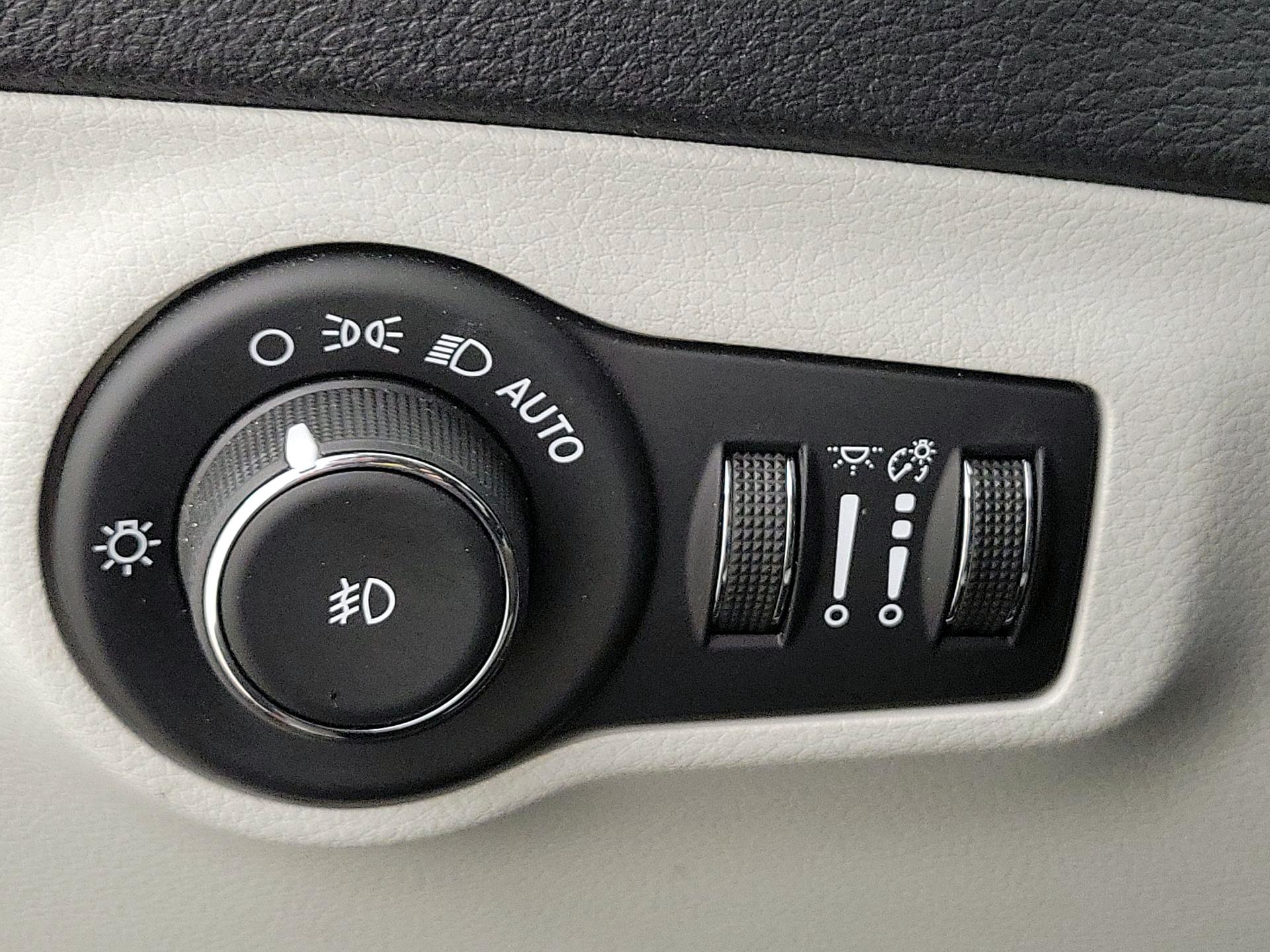 Thumbnail: 2020 Jeep Compass - 13