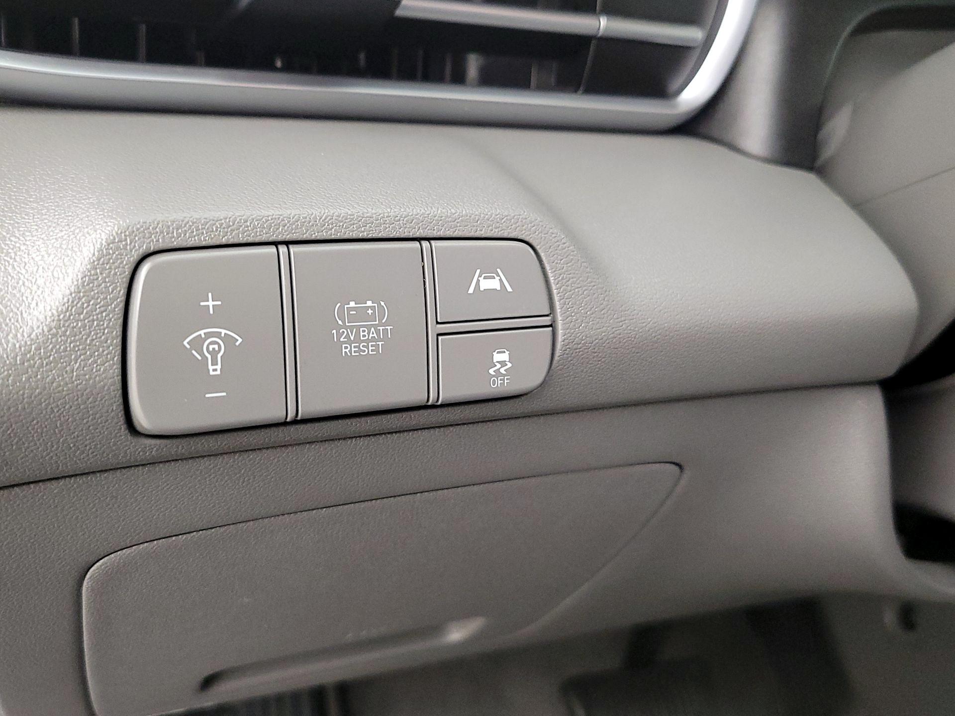 Thumbnail: 2023 Hyundai Elantra - 13