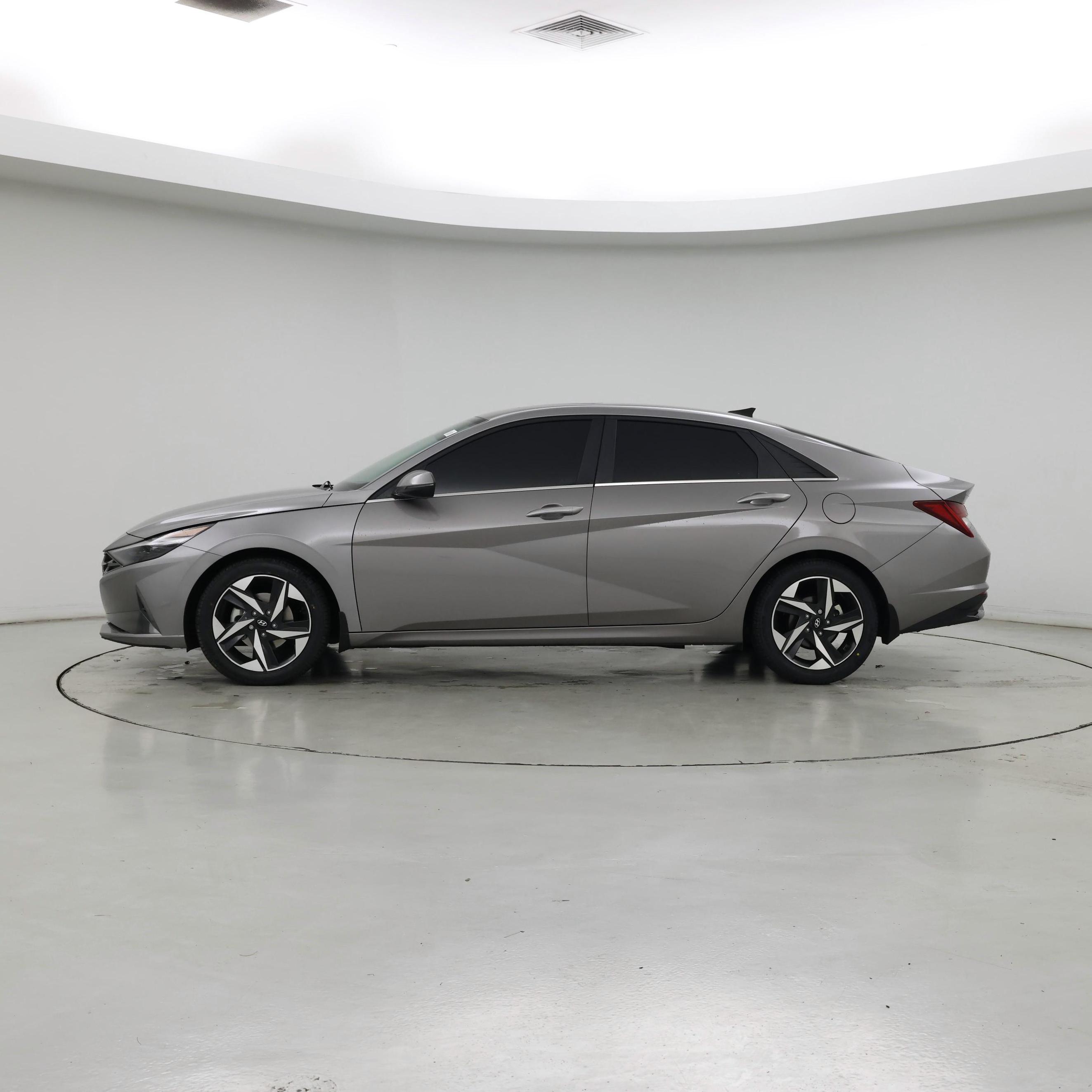 Thumbnail: 2023 Hyundai Elantra - 3