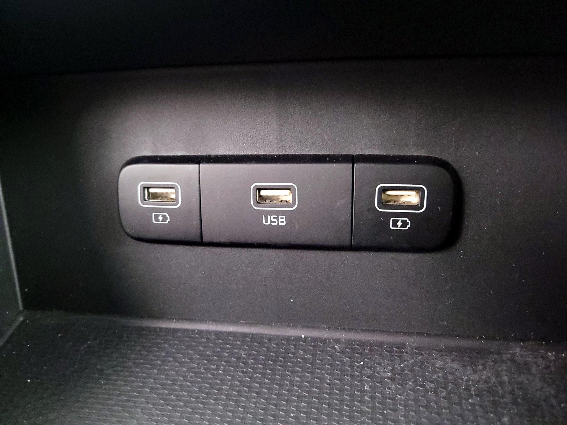 Thumbnail: 2024 Kia Carnival - 18