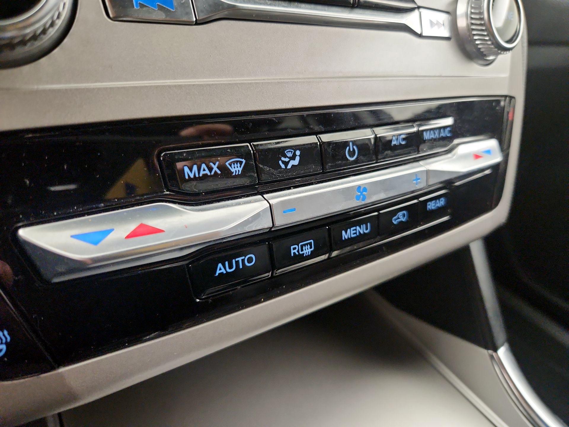 Thumbnail: 2022 Ford Explorer - 16