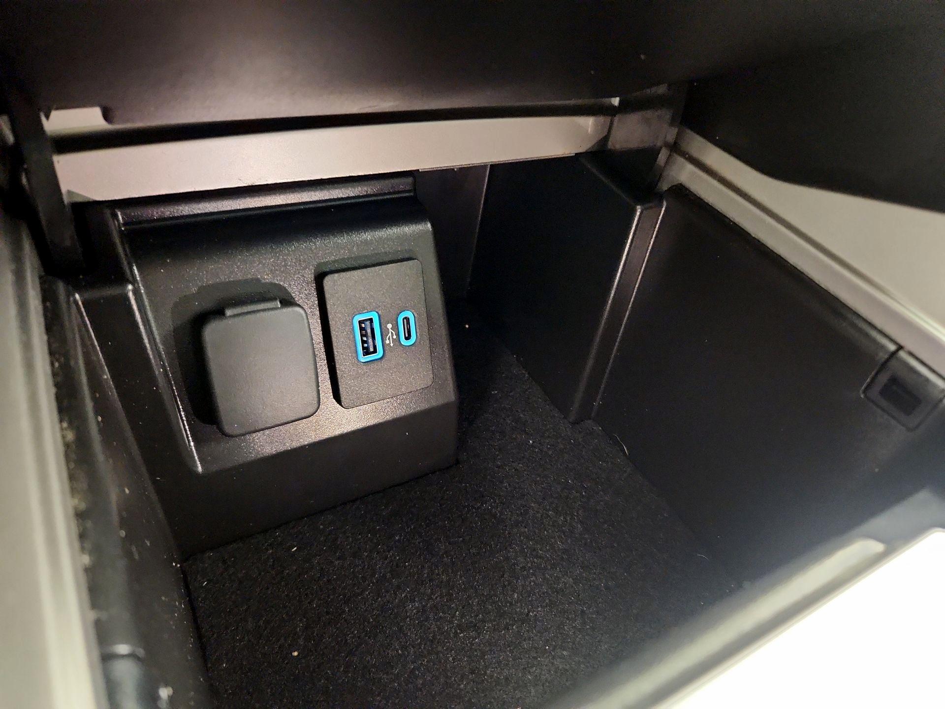 Thumbnail: 2022 Ford Explorer - 18