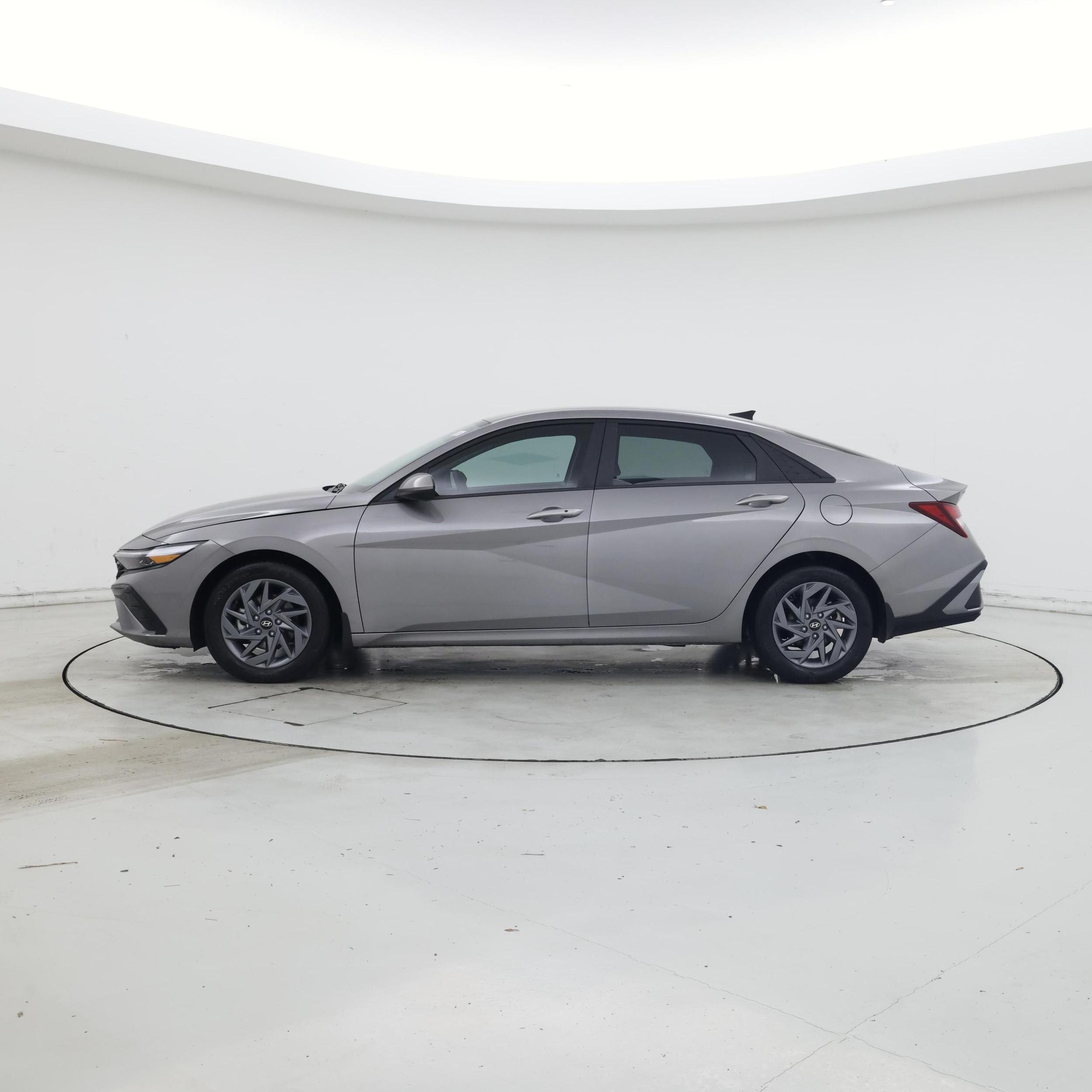 Thumbnail: 2024 Hyundai Elantra - 3