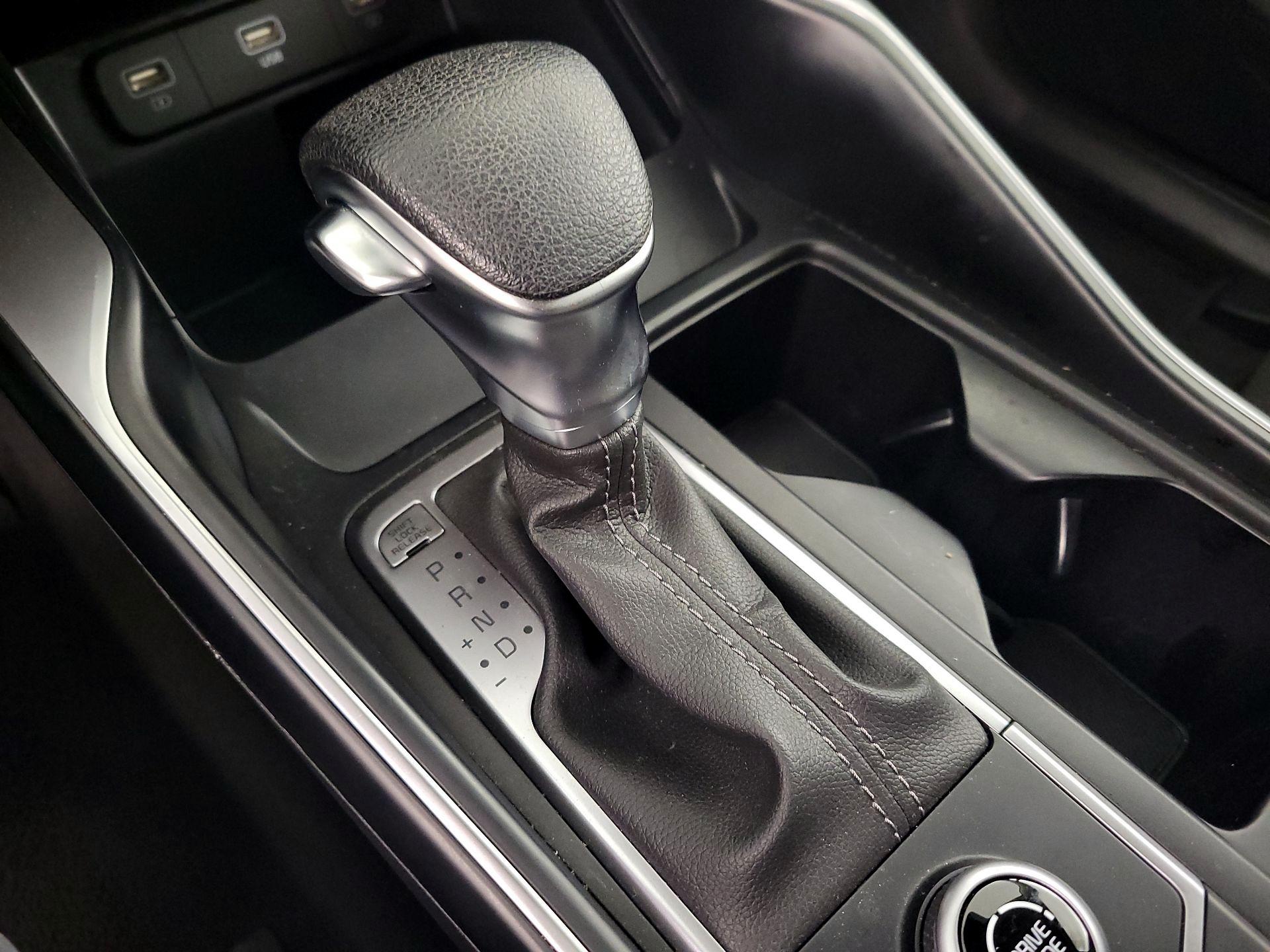 Thumbnail: 2023 Kia Sorento - 16