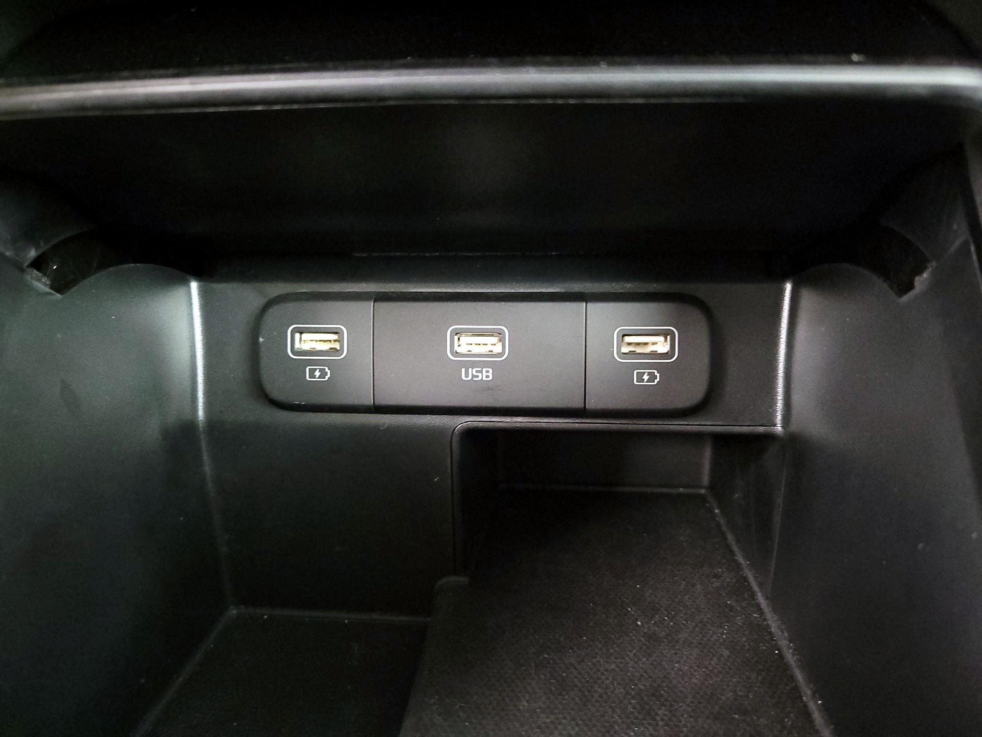 Thumbnail: 2023 Kia Sorento - 17