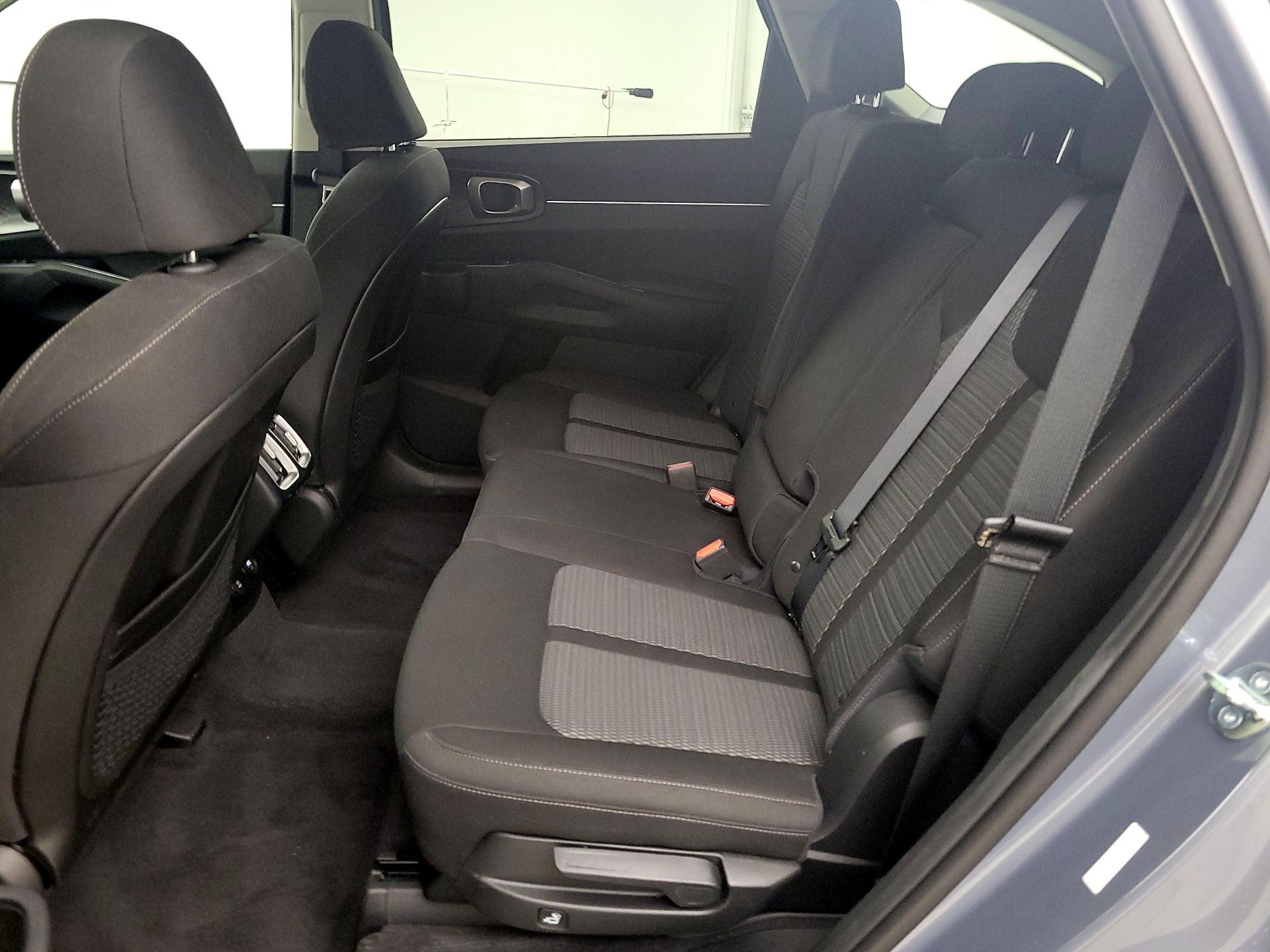 Thumbnail: 2023 Kia Sorento - 18