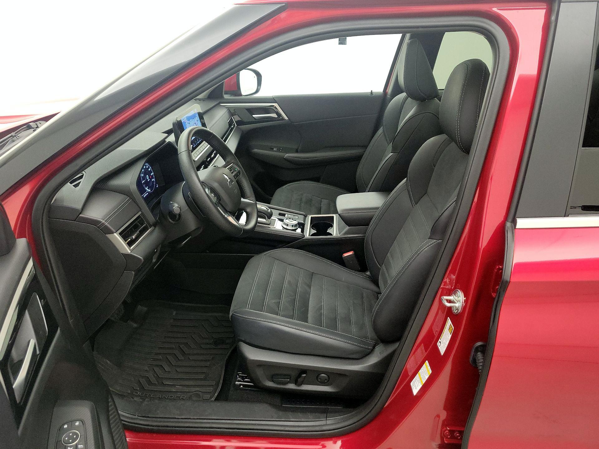 Thumbnail: 2024 Mitsubishi Outlander - 11