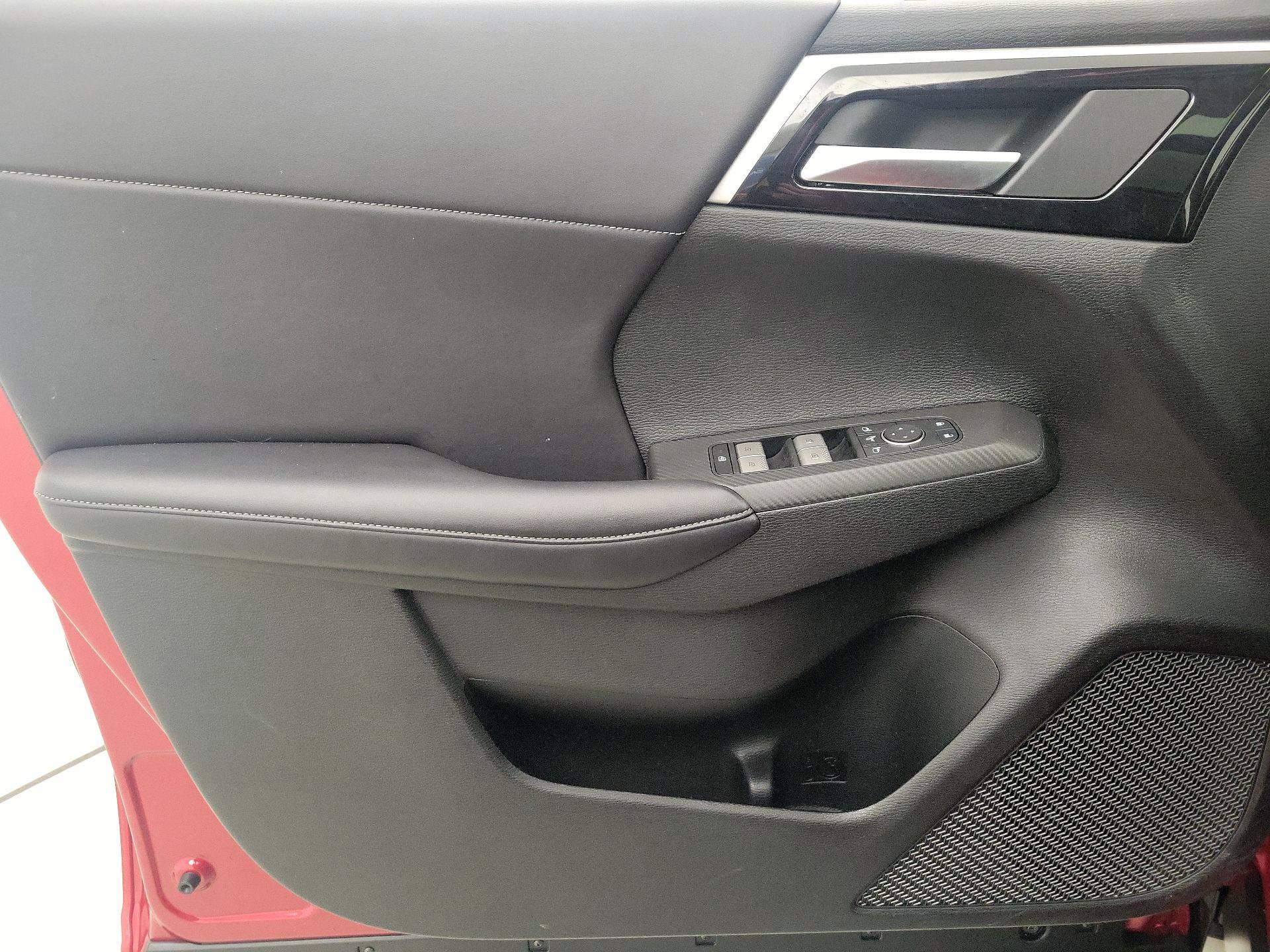 Thumbnail: 2024 Mitsubishi Outlander - 12