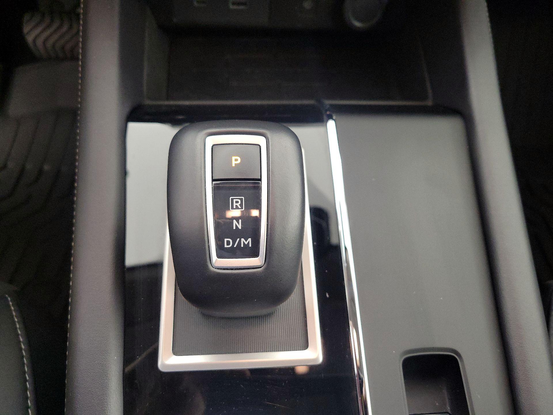 Thumbnail: 2024 Mitsubishi Outlander - 18