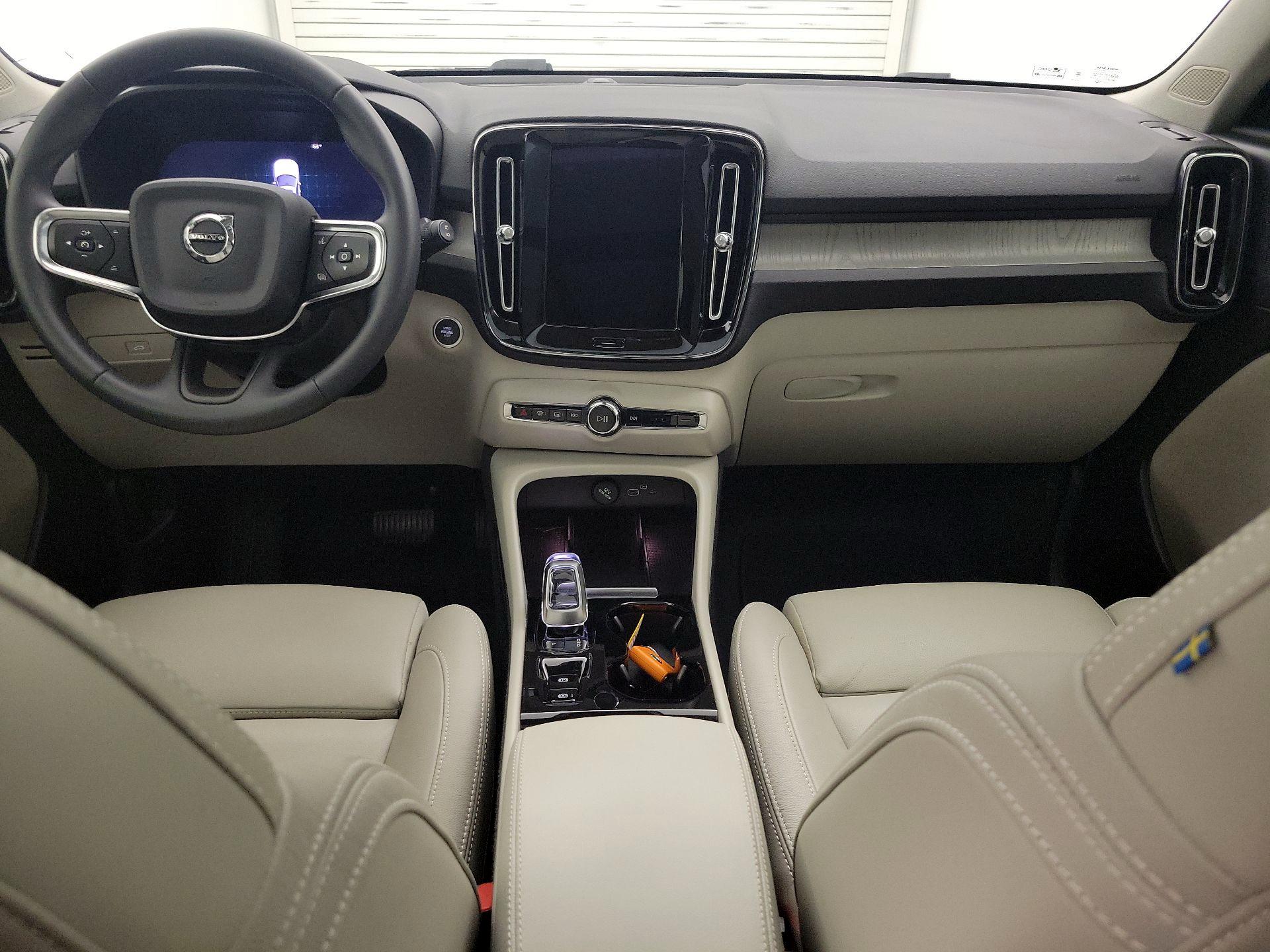 Thumbnail: 2024 Volvo XC40 - 9