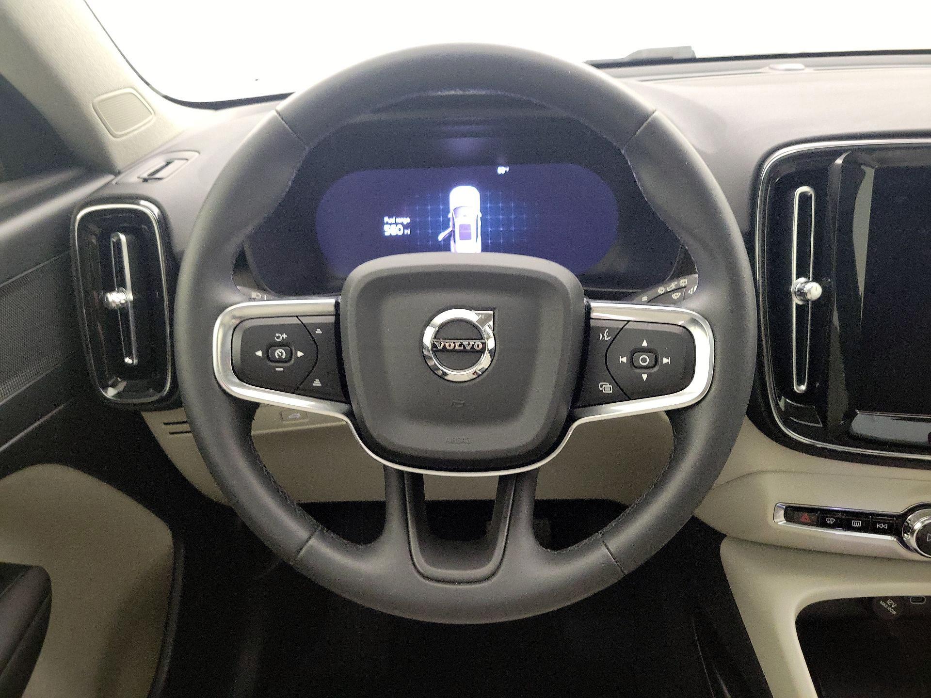 Thumbnail: 2024 Volvo XC40 - 10