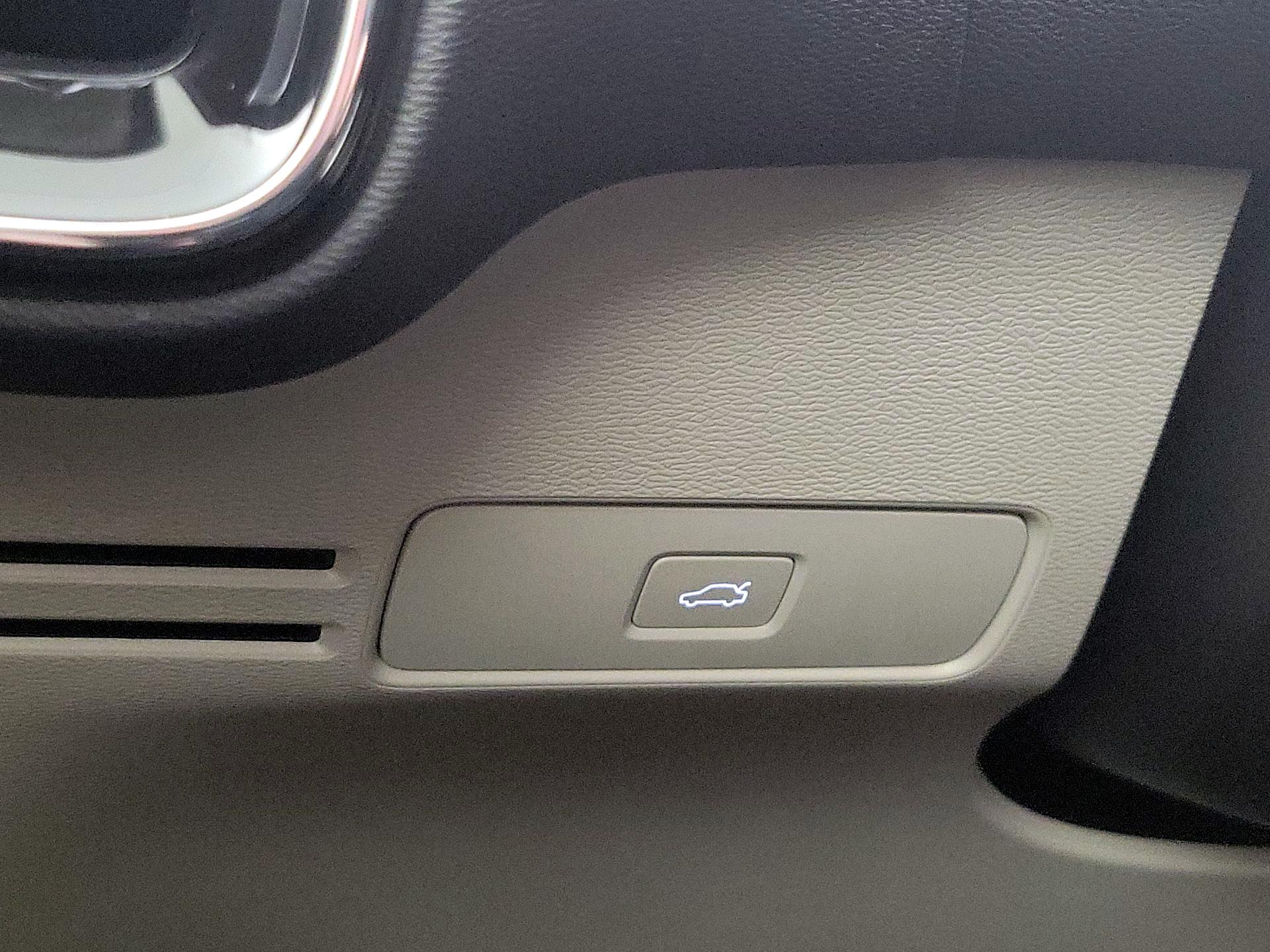 Thumbnail: 2024 Volvo XC40 - 13