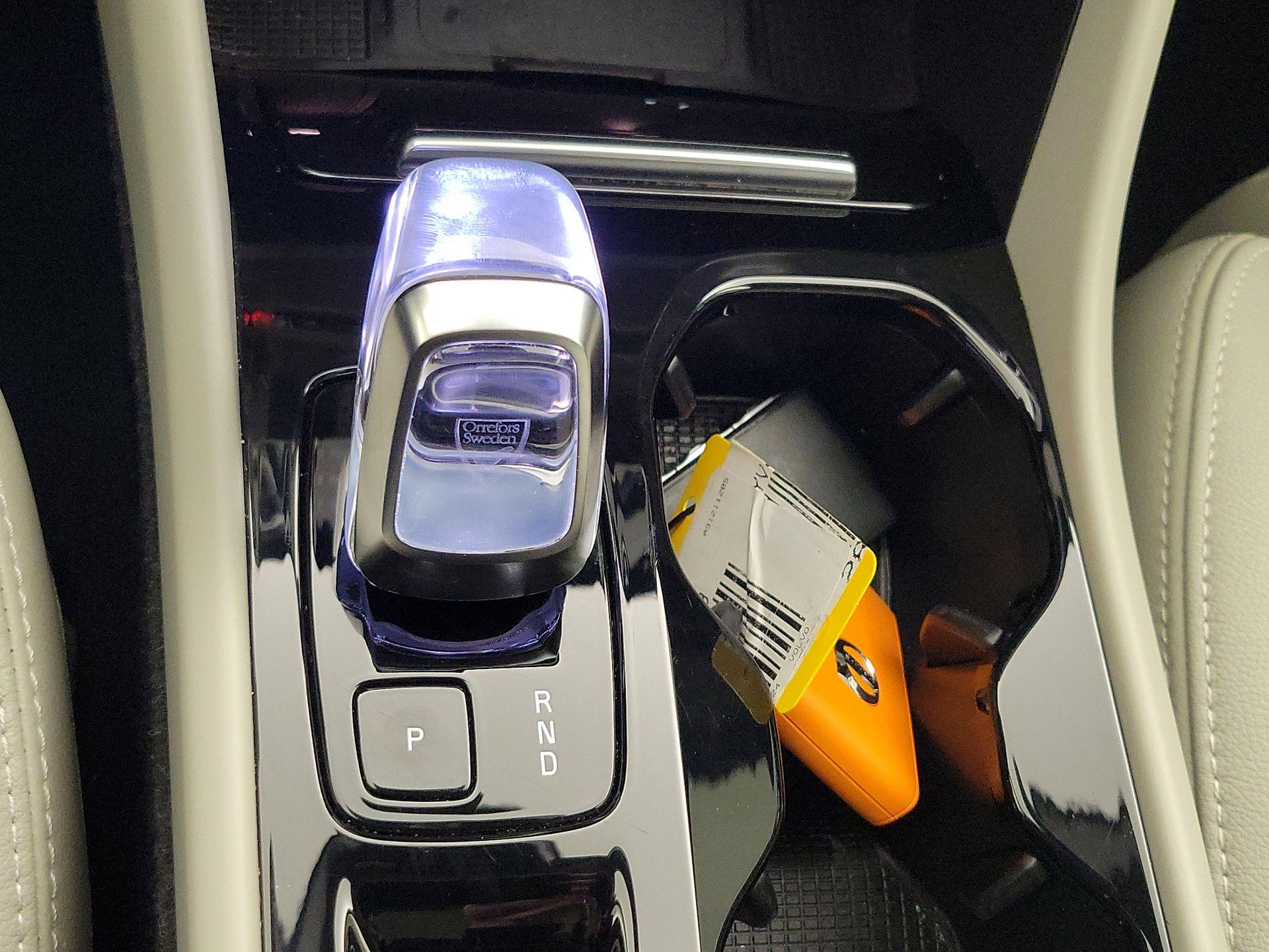 Thumbnail: 2024 Volvo XC40 - 18