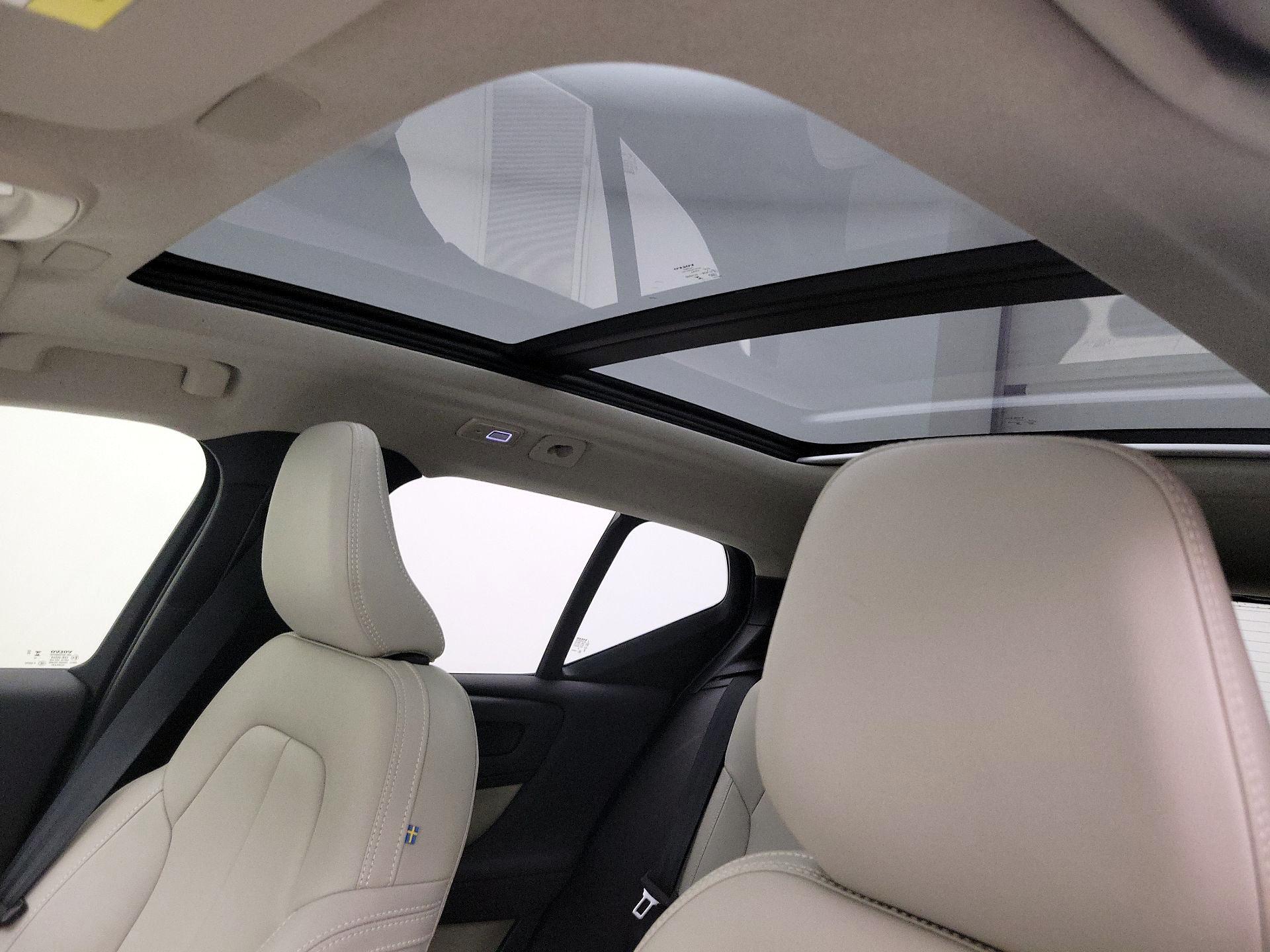 Thumbnail: 2024 Volvo XC40 - 20