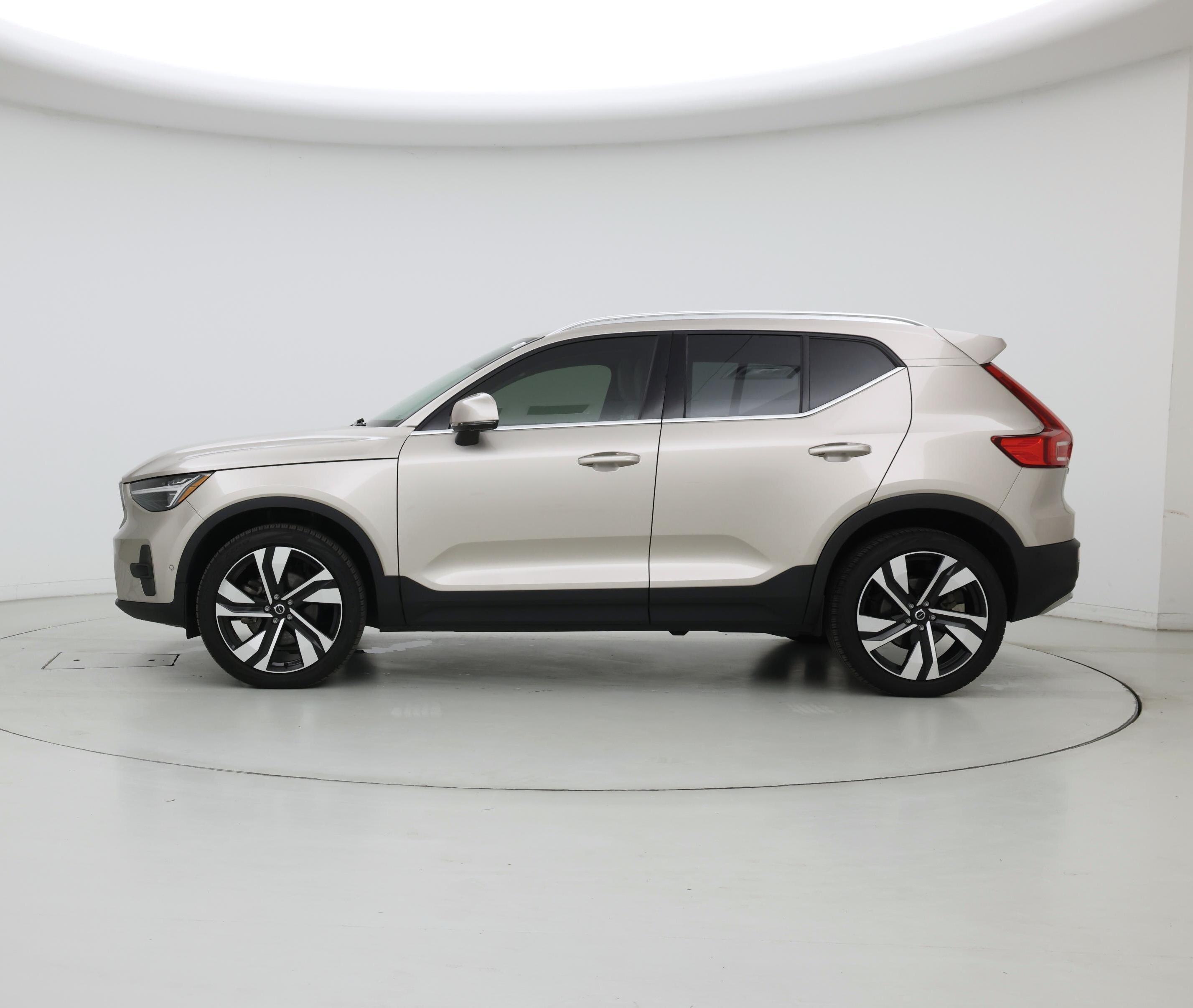 Thumbnail: 2024 Volvo XC40 - 3