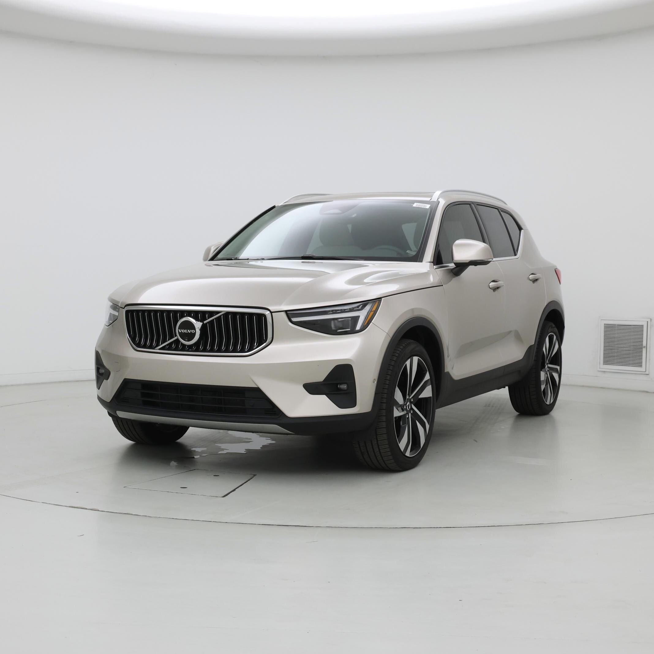 Thumbnail: 2024 Volvo XC40 - 4