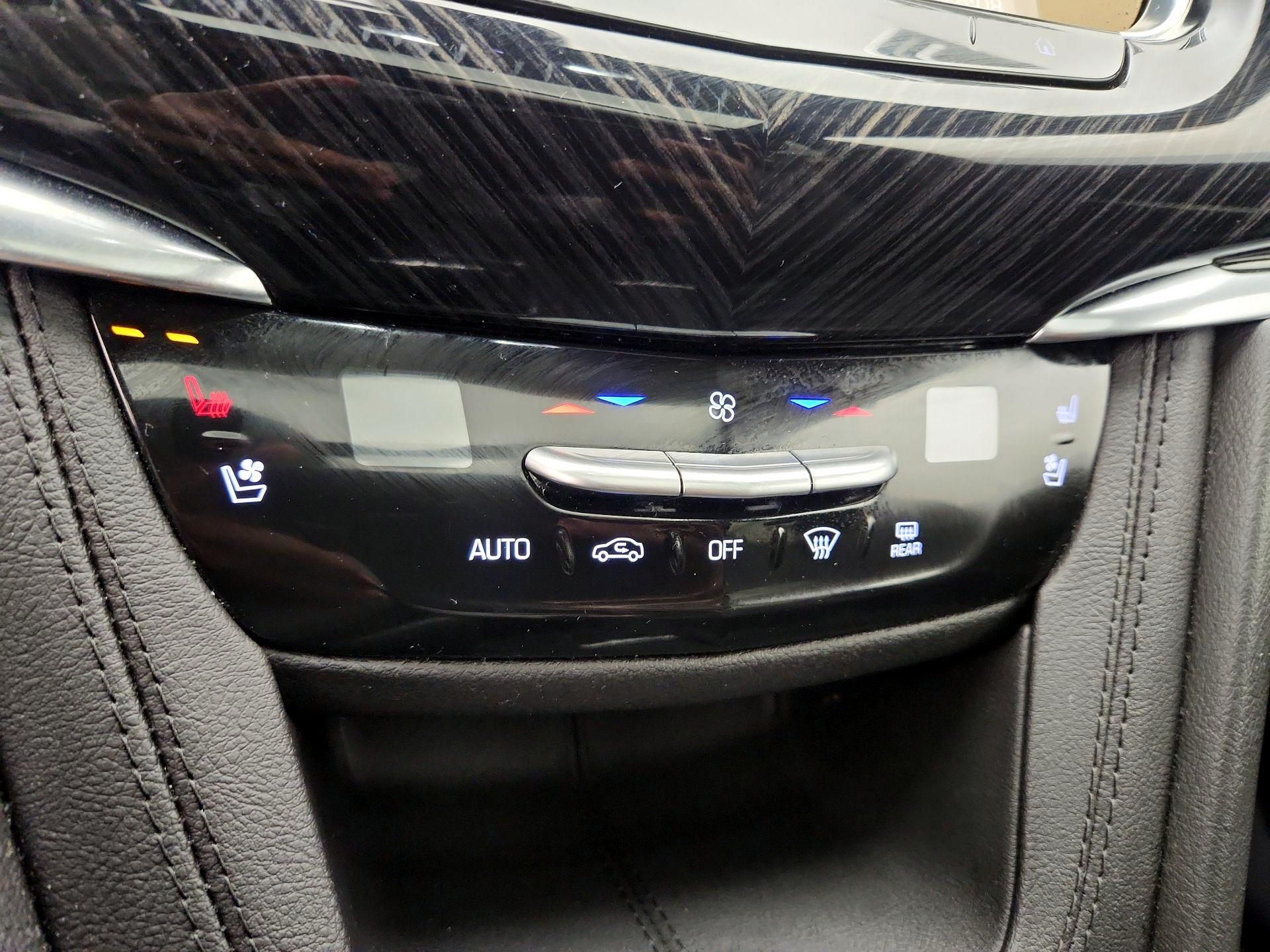 Thumbnail: 2025 Cadillac XT6 - 17