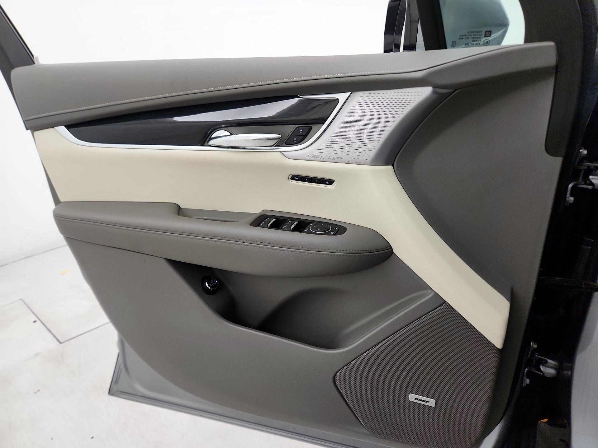 Thumbnail: 2025 Cadillac XT6 - 12